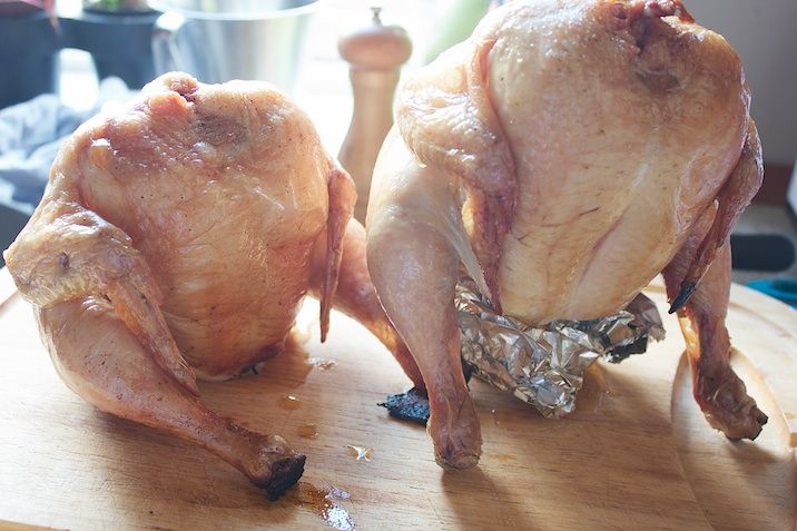 Ciderkylling, jordbærsalat med spinat og feta, samt nye kartofler og hvidløgssmør