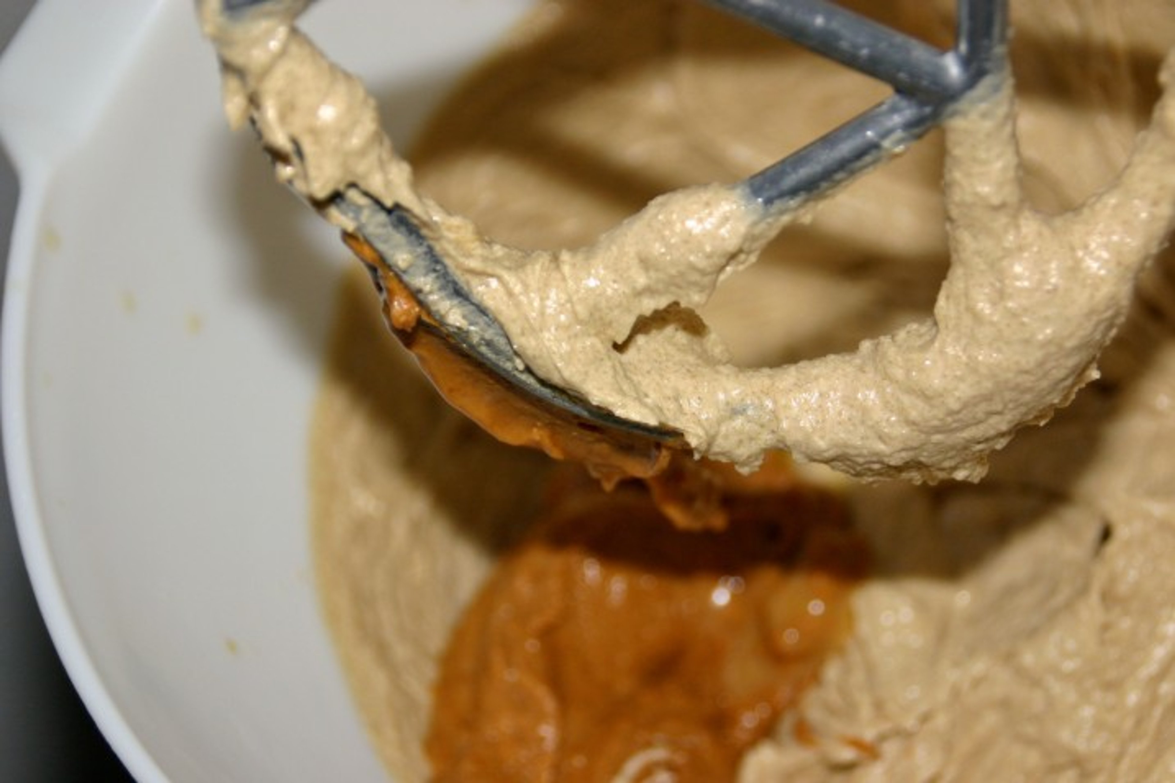 Peanutbuttercookies med to slags chokolade