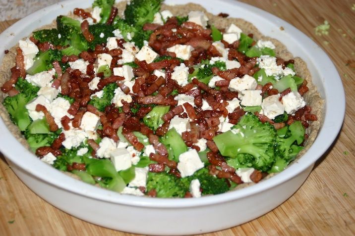 Broccolitærte med bacon og feta