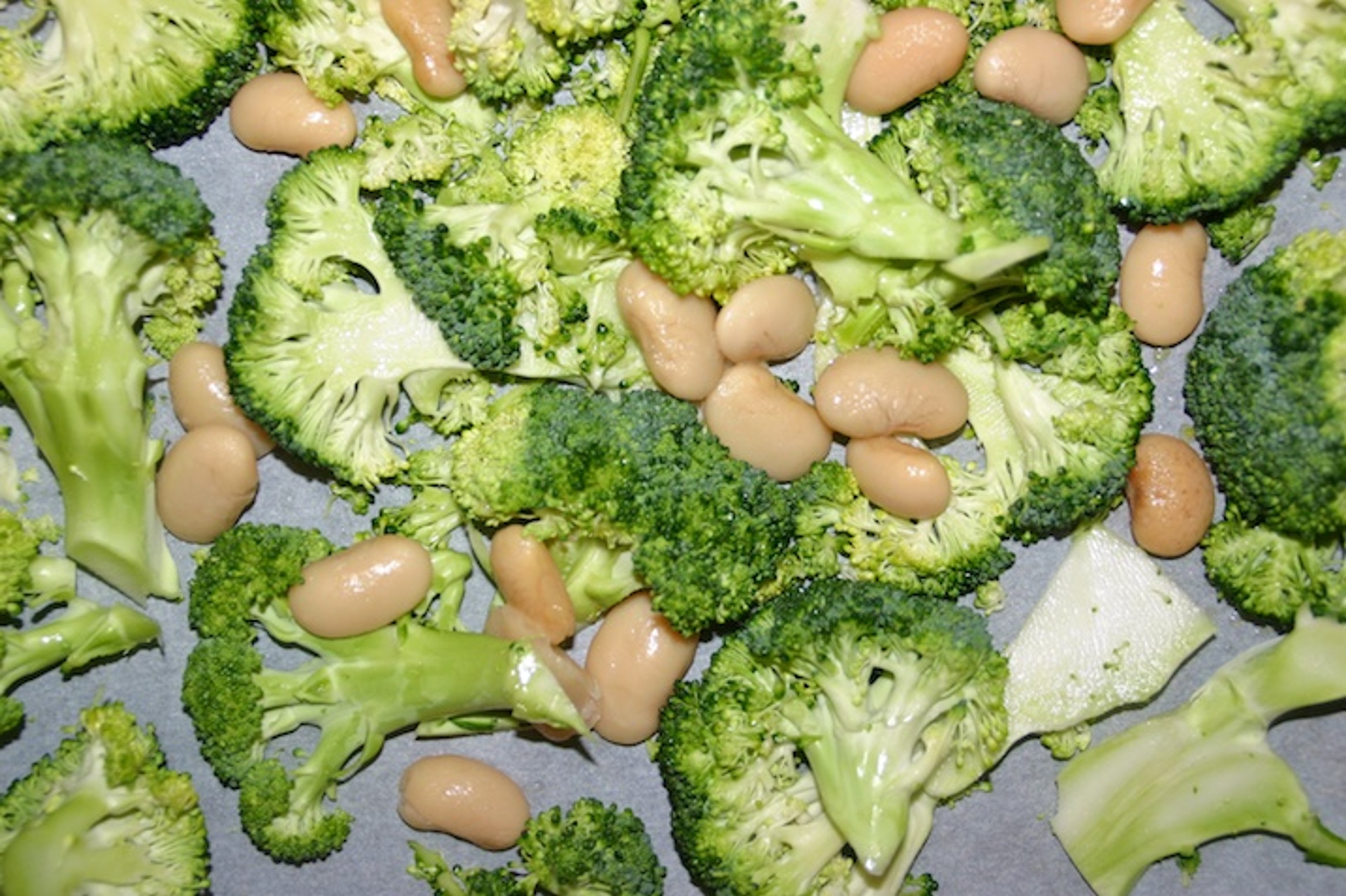 Broccoli og butterbeans med cremet feta