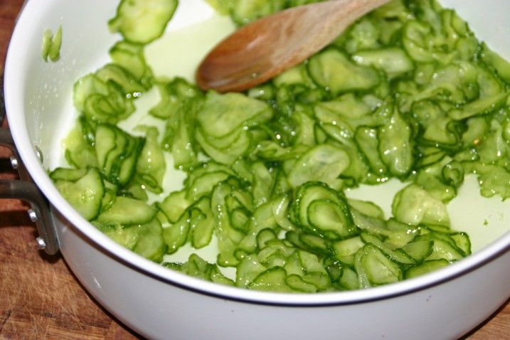 Hjemmelavet rødkål og ditto agurkesalat