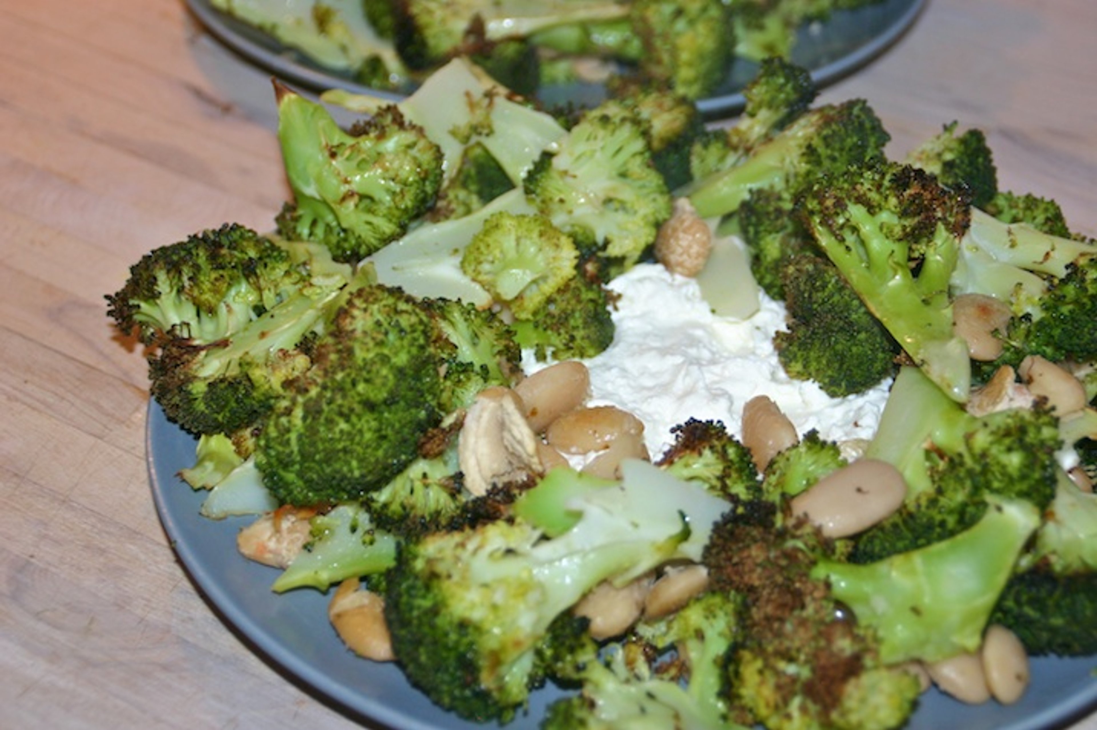 Broccoli og butterbeans med cremet feta
