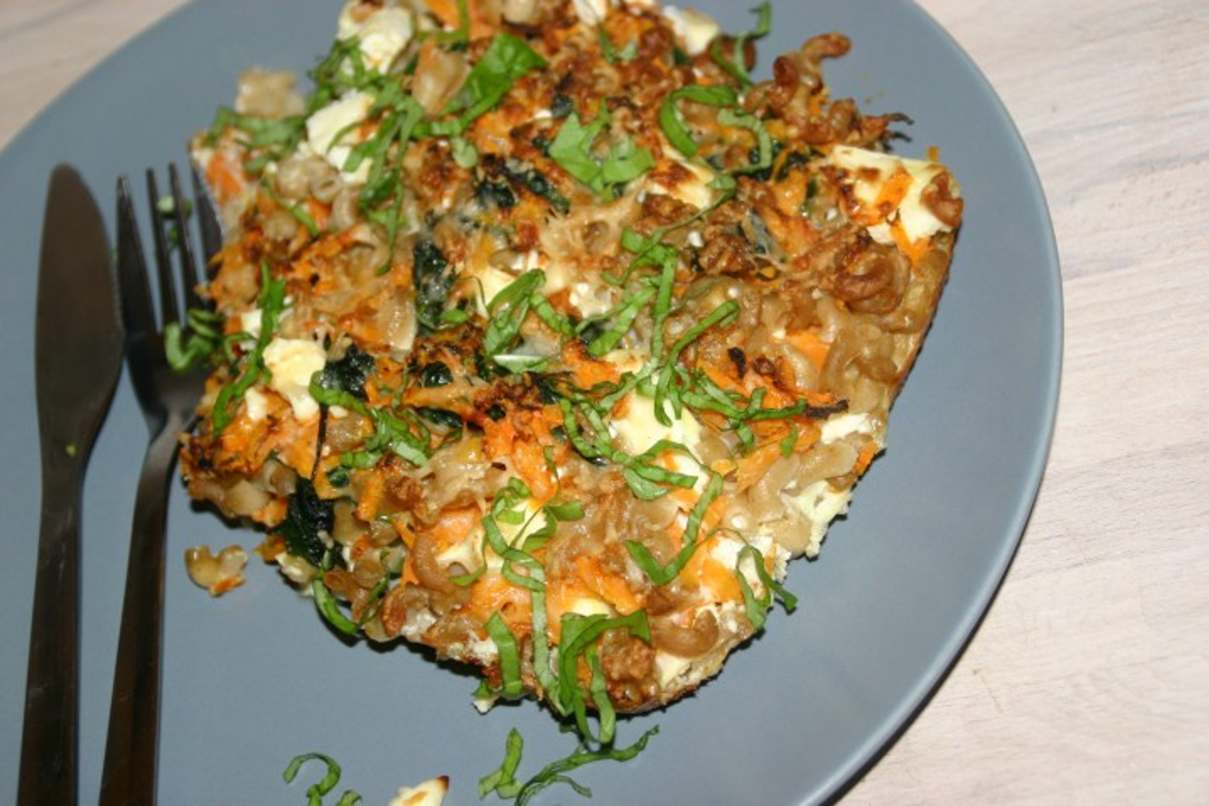 Pastagratin med spinat og gulerod