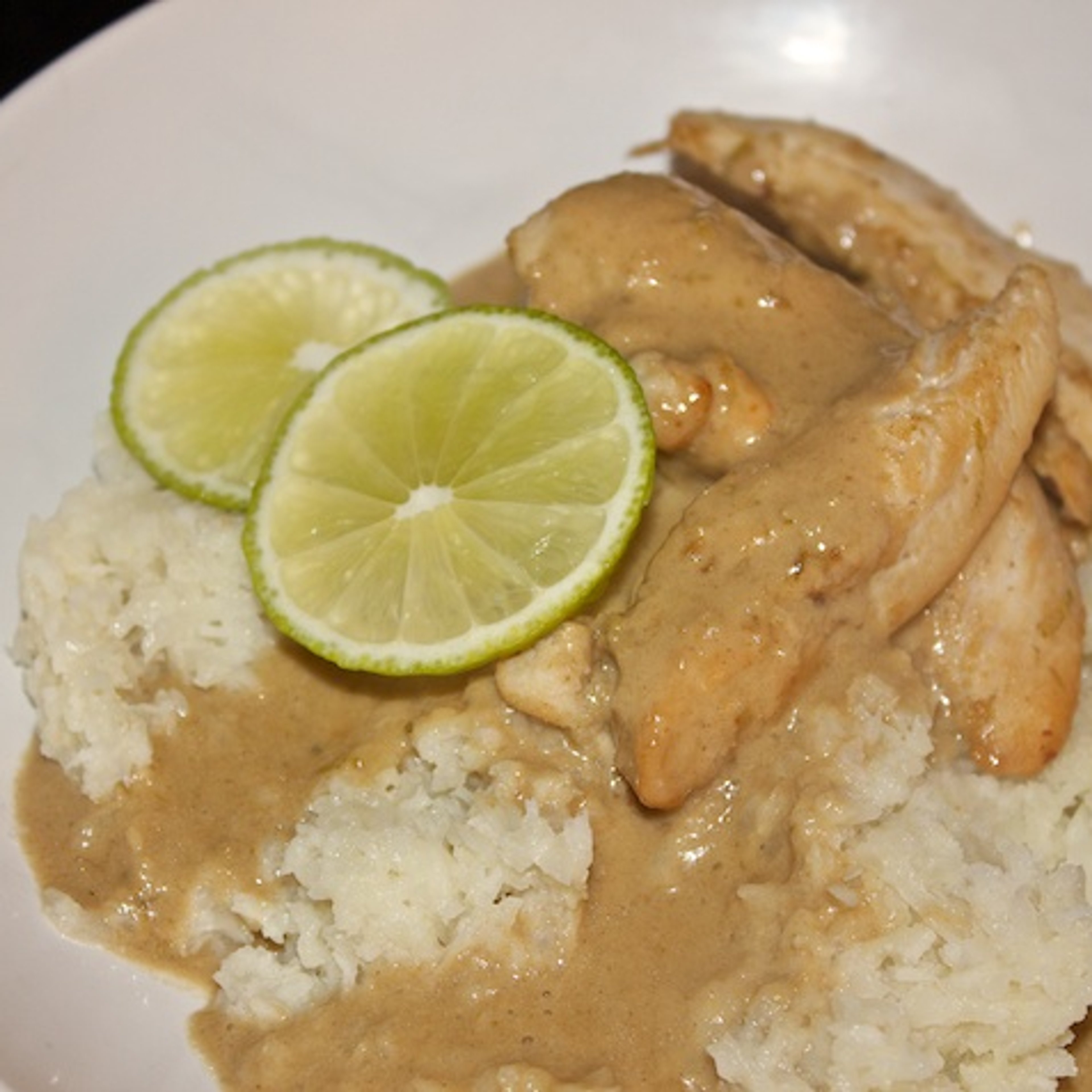 Ingefær- og limekylling med kokos-blomkålsris