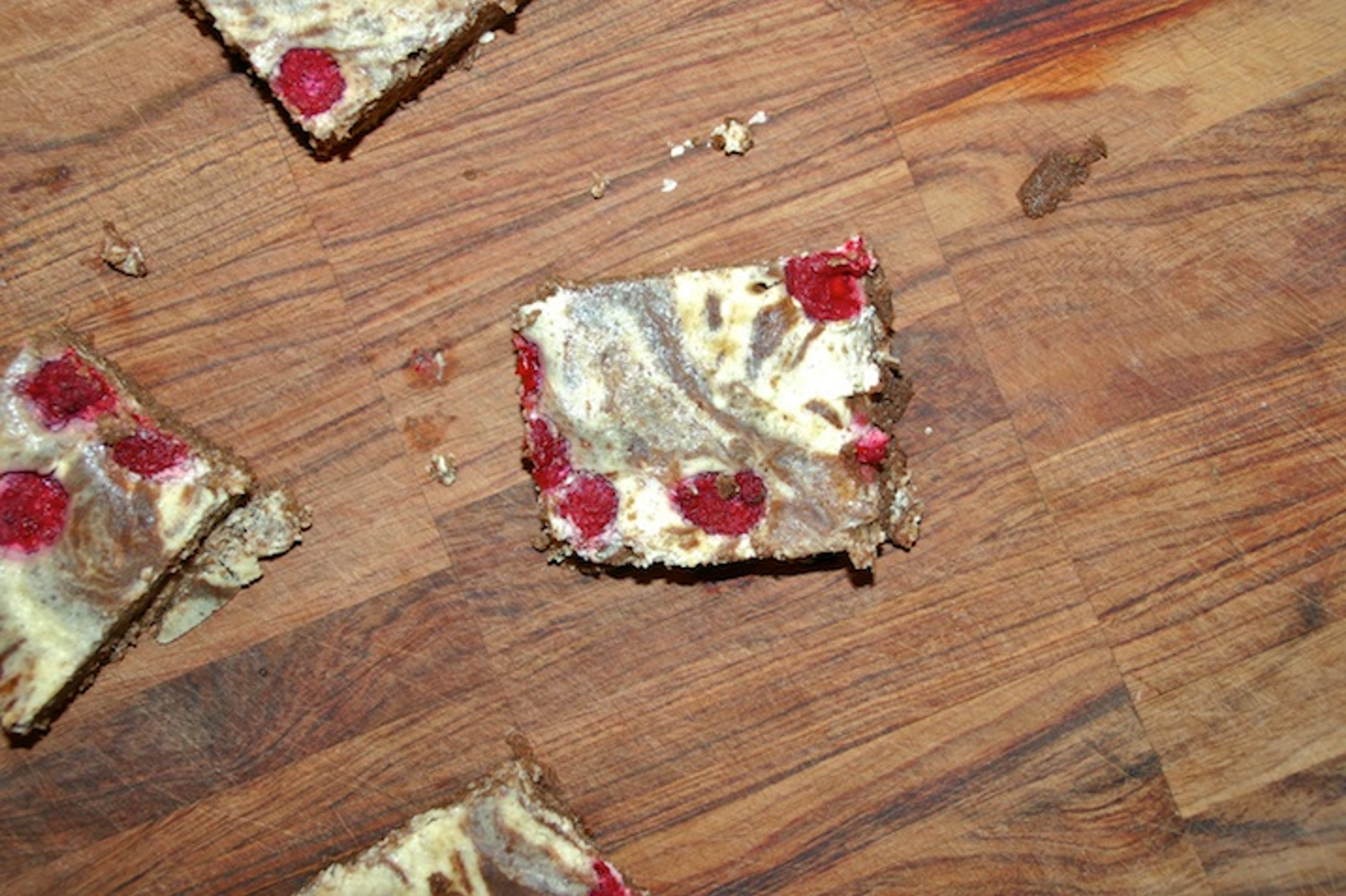 Cheesecakebrownie med hindbær