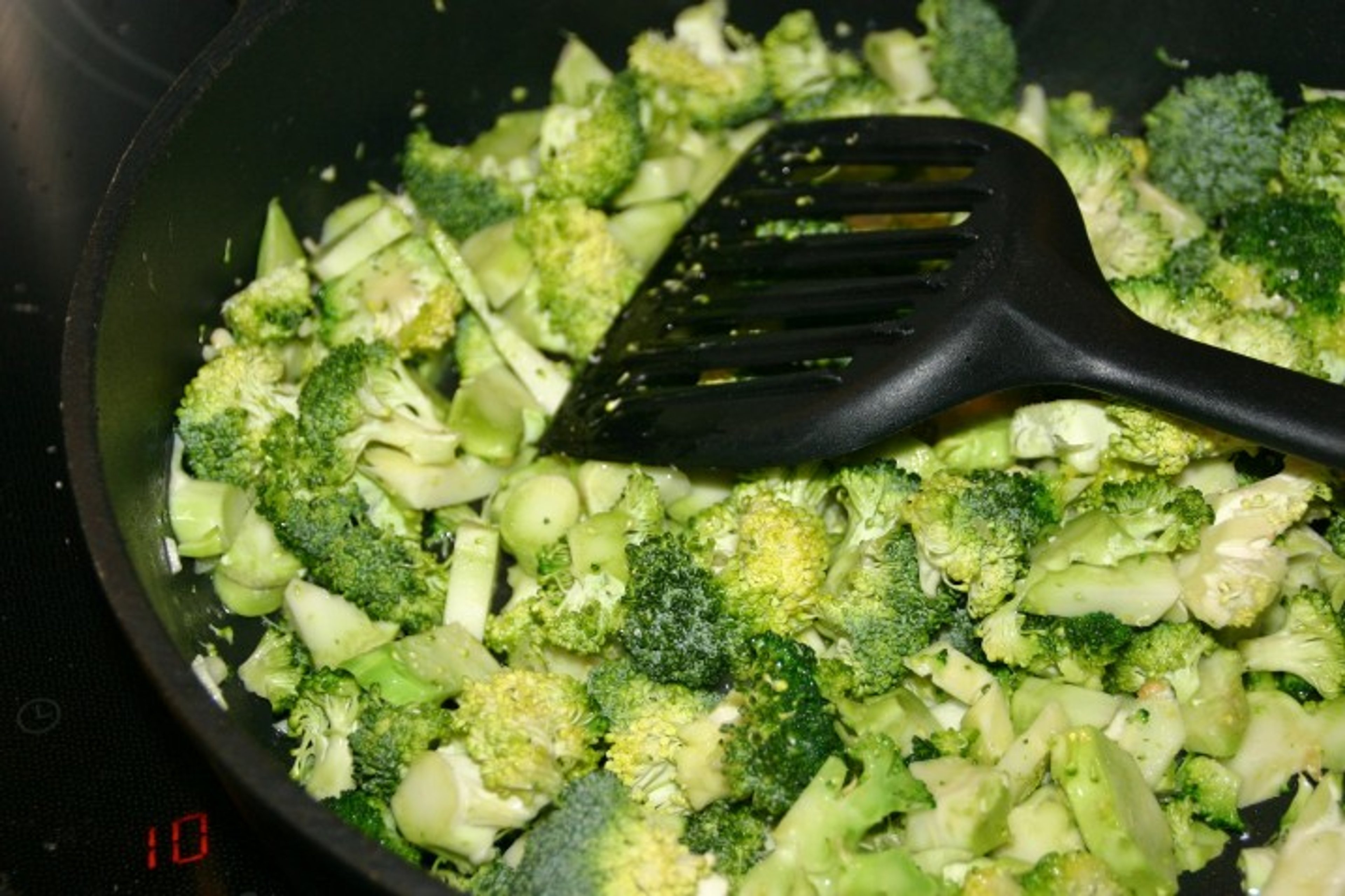 Grøn fettuccine med broccoli i flødesauce og kylling