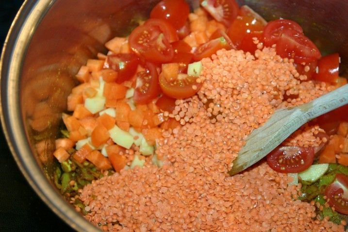 Rød linsesuppe med kokosmælk og lime
