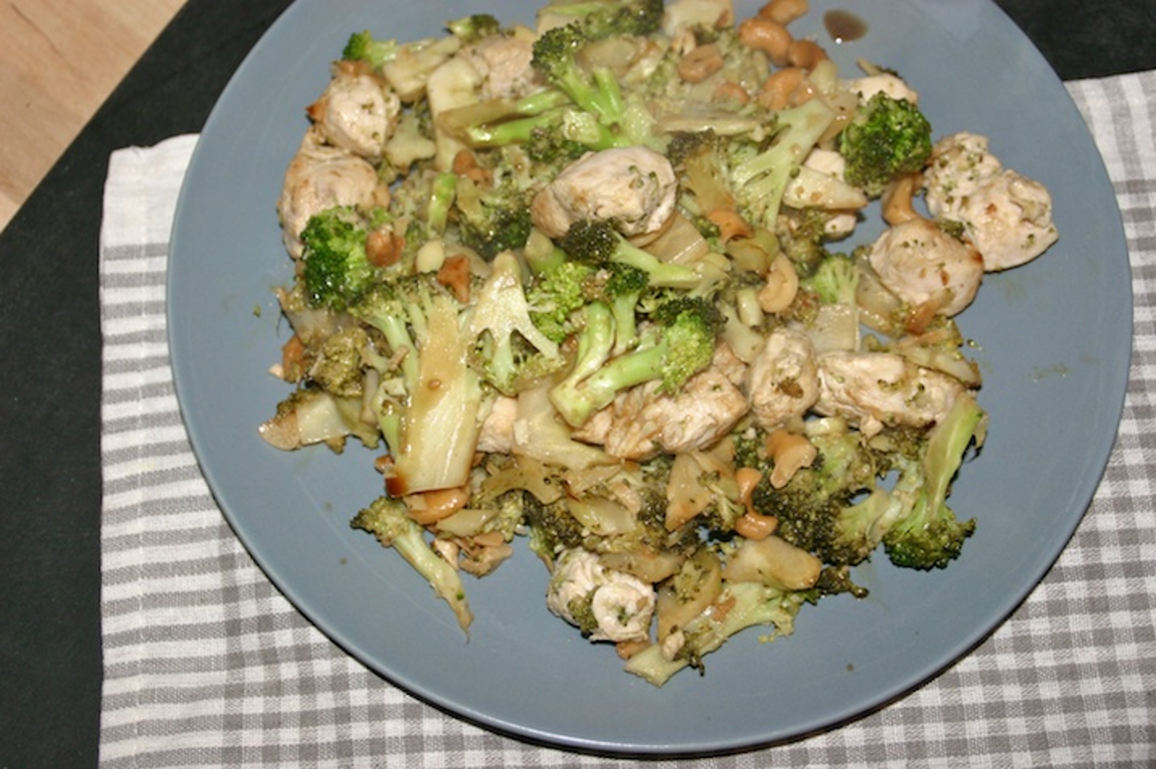 Citruskylling med broccoli og cashewnødder - servering