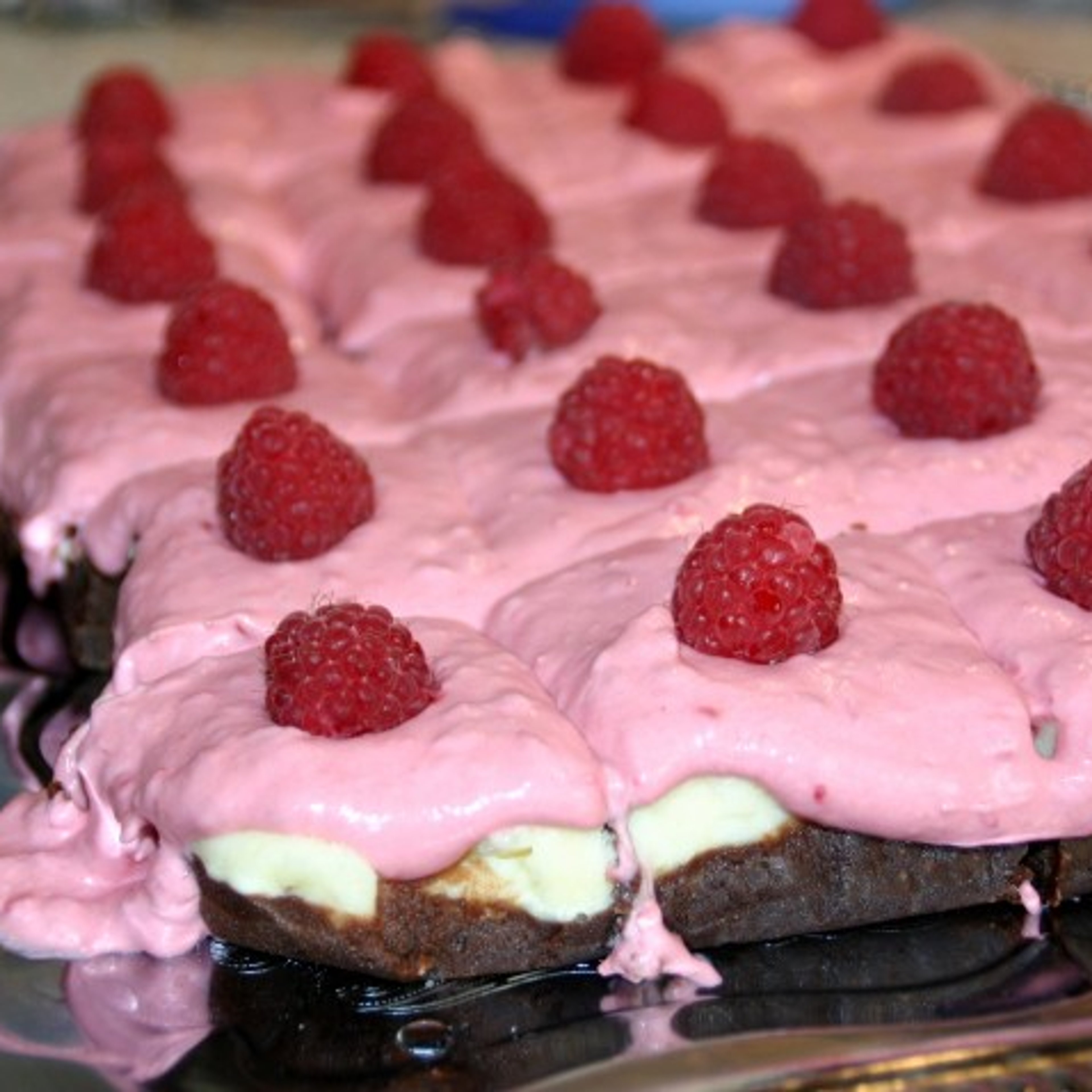 Cheesecake-brownie med hindbær