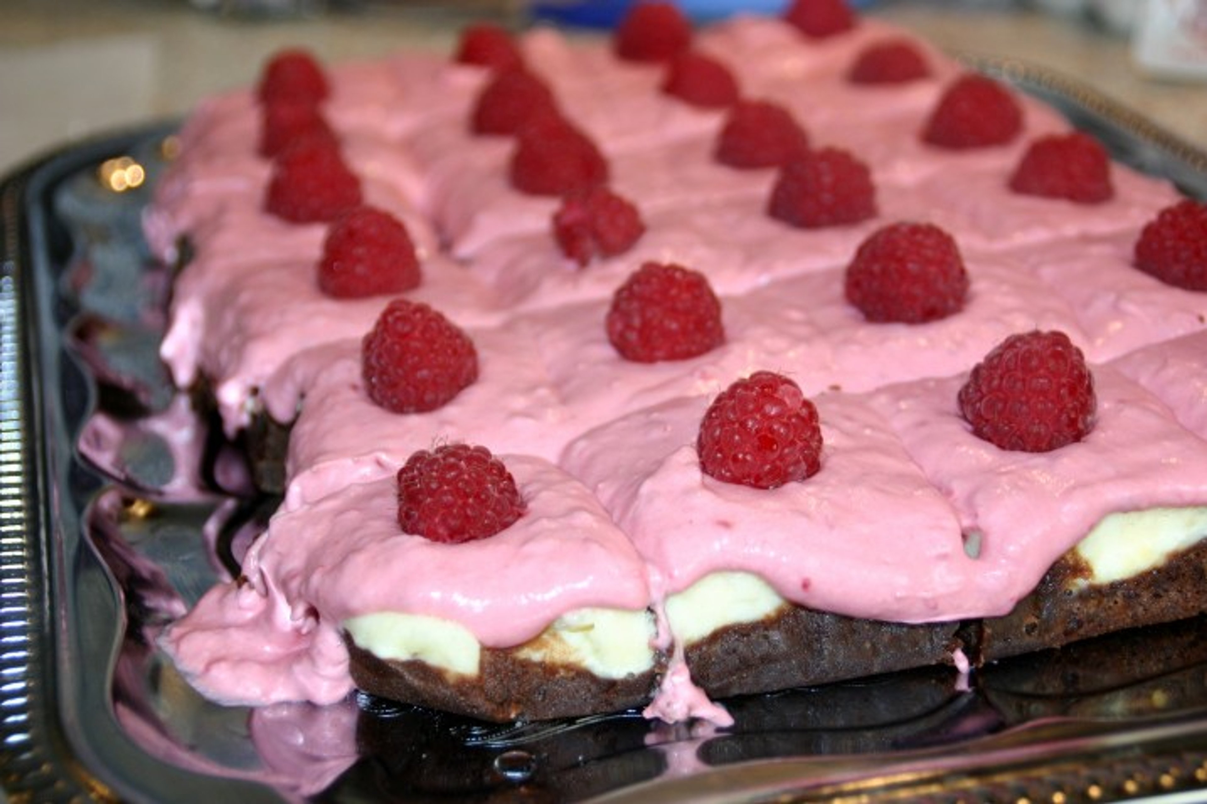 Cheesecake-brownie med hindbær