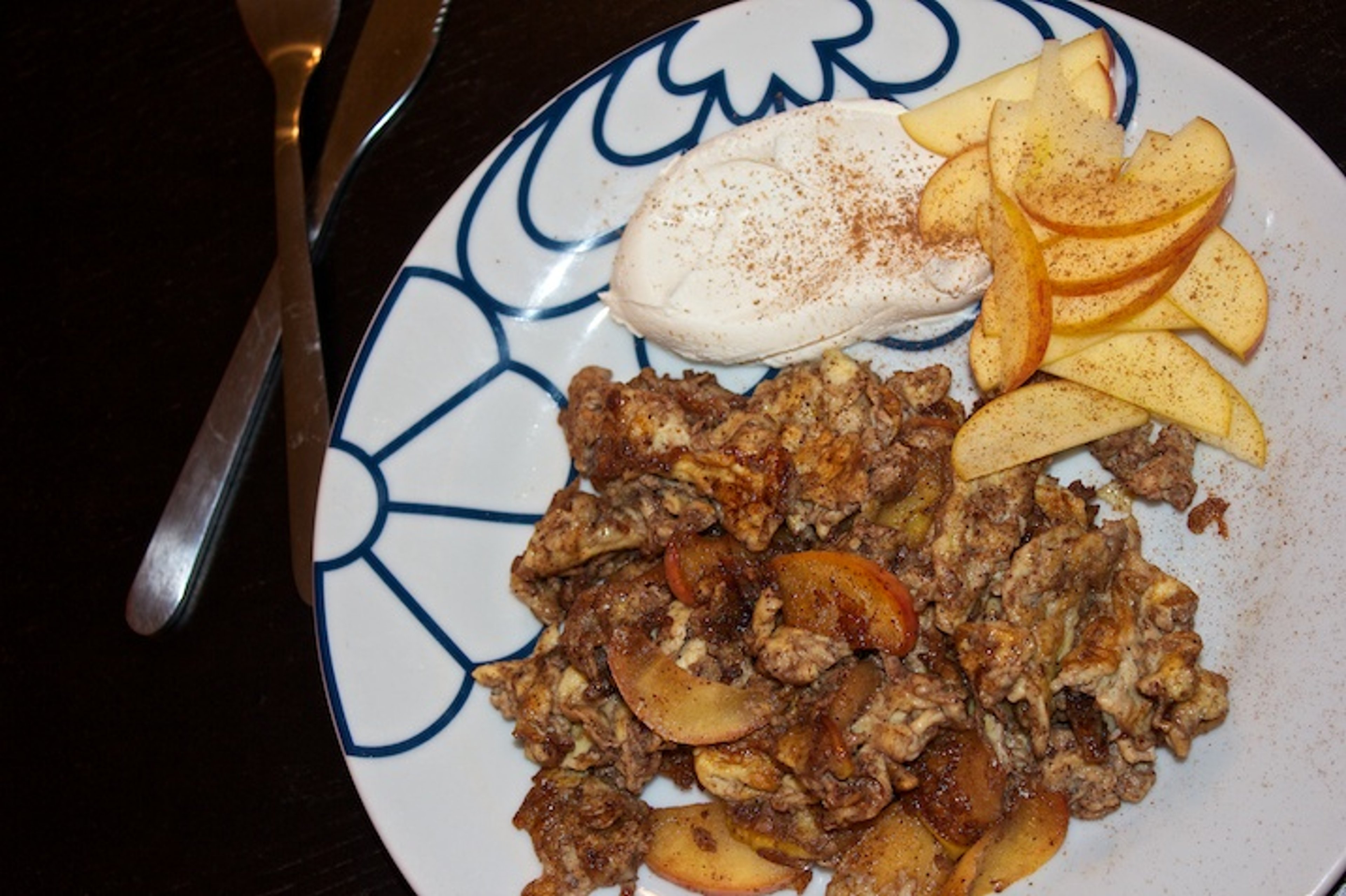 Røræg med æble og kanel