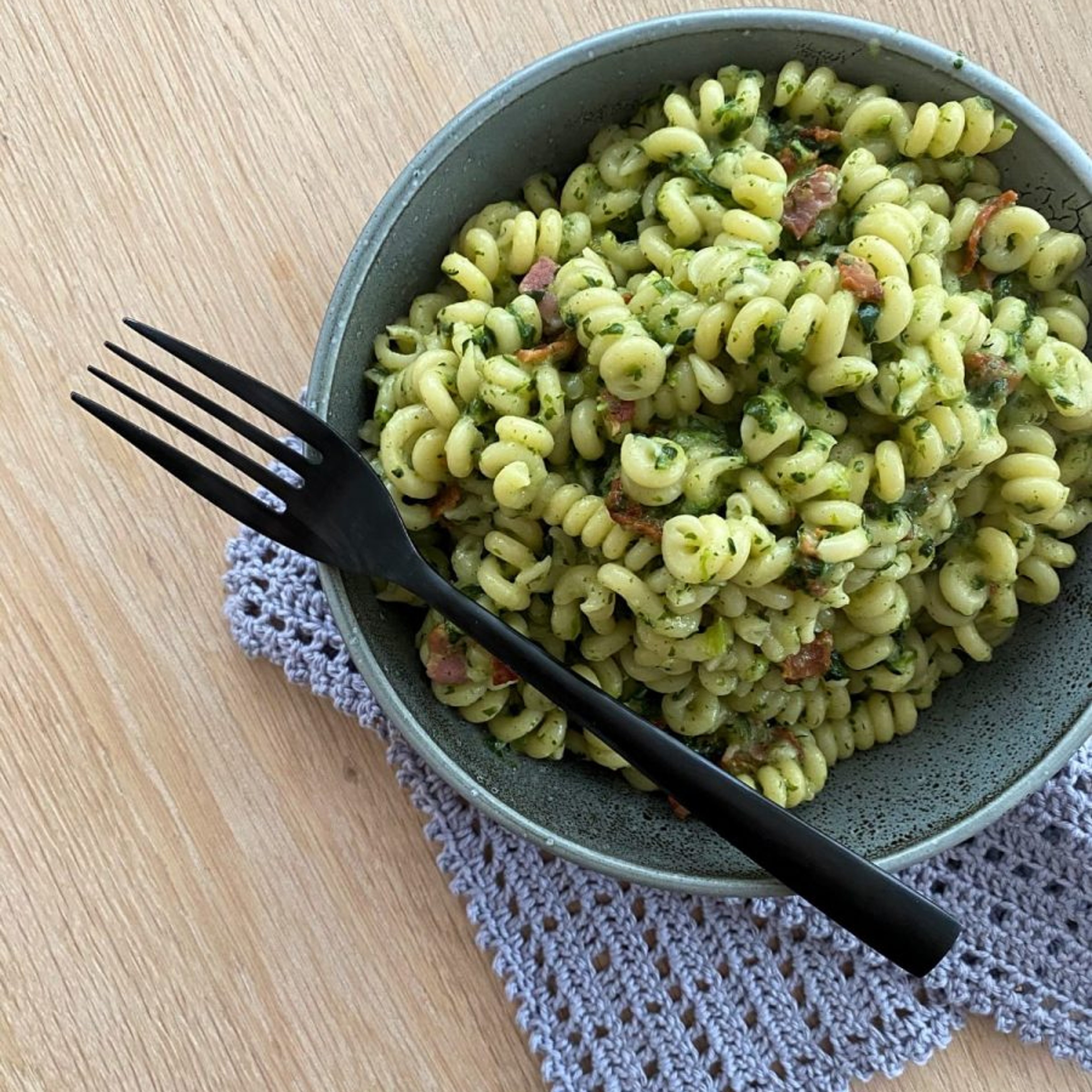 Grøn one-pot pasta med squash og spinat