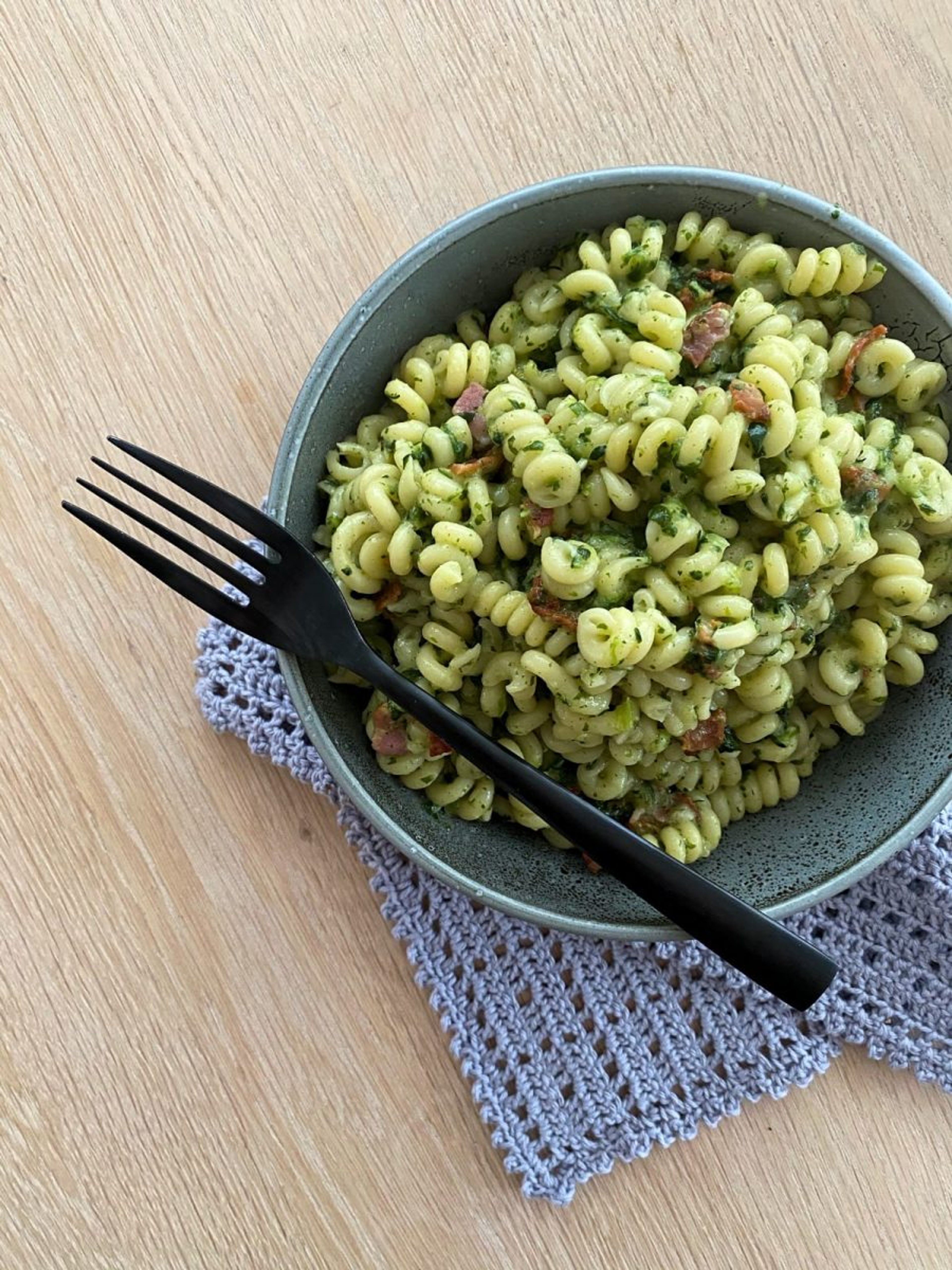 Grøn one-pot pasta med squash og spinat