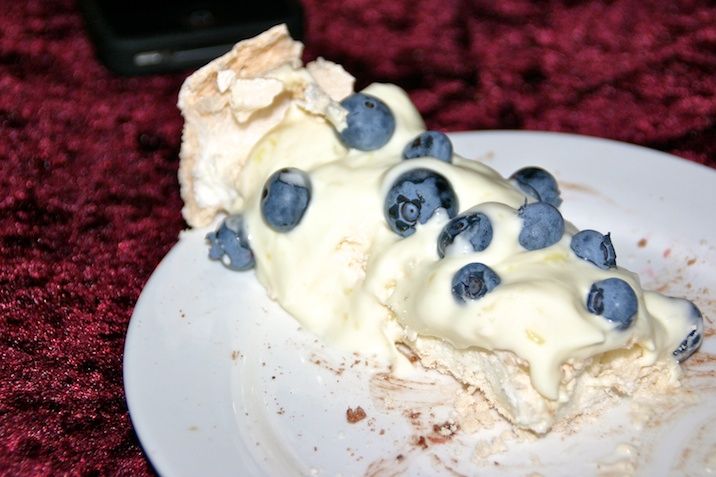 Pavlova med blåbær og citron