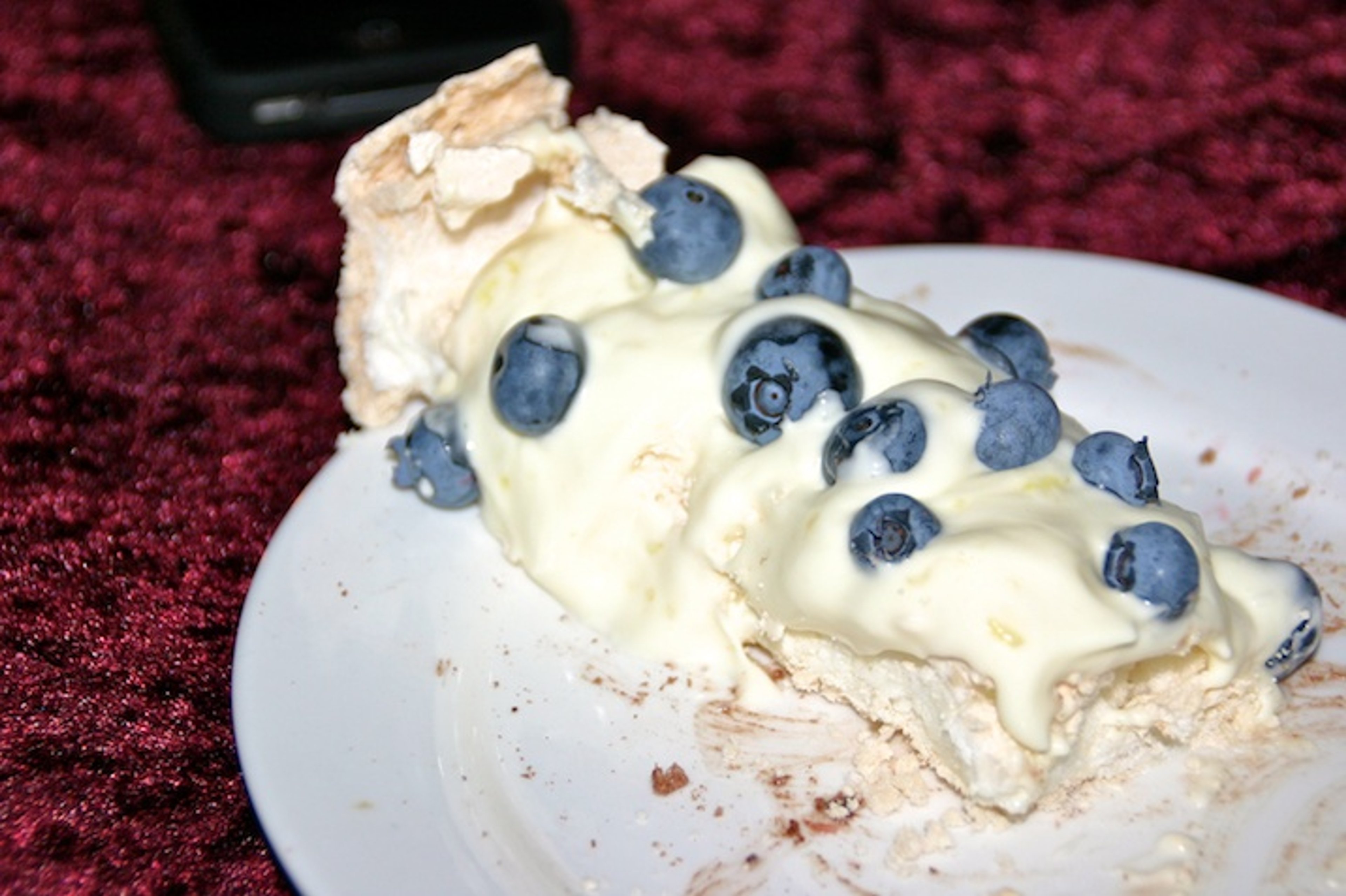 Pavlova med blåbær og citron