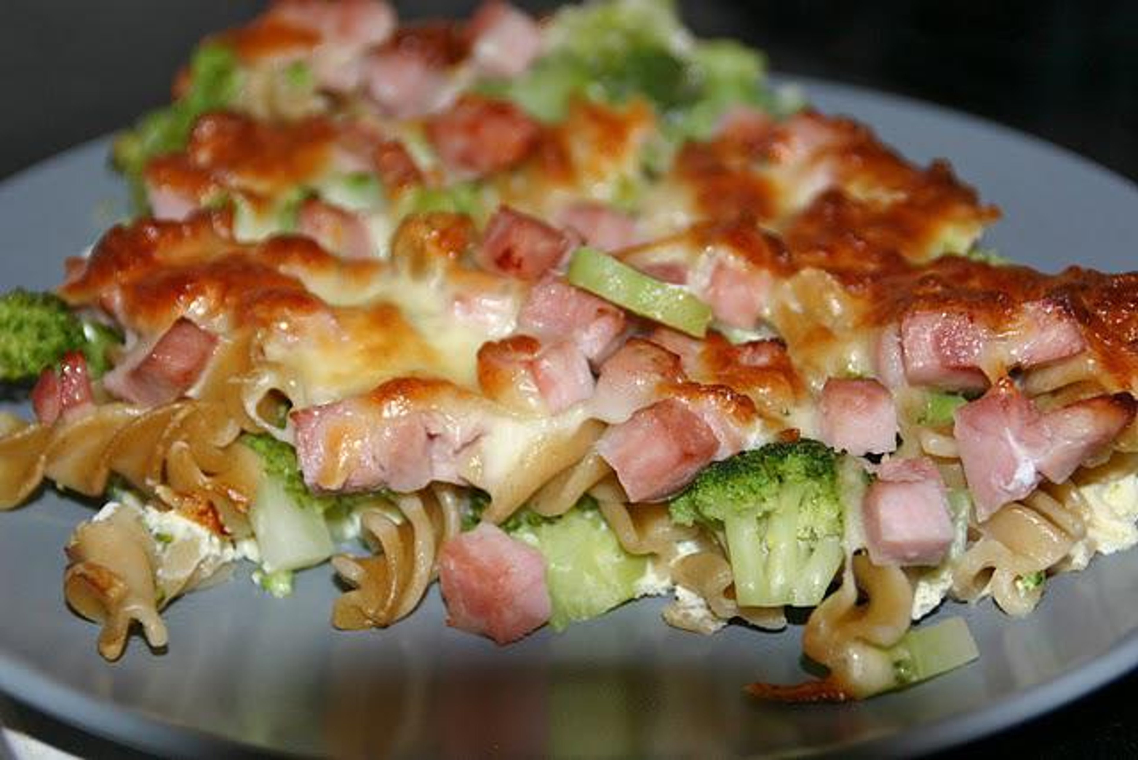 Pastatærte med skinke og ost