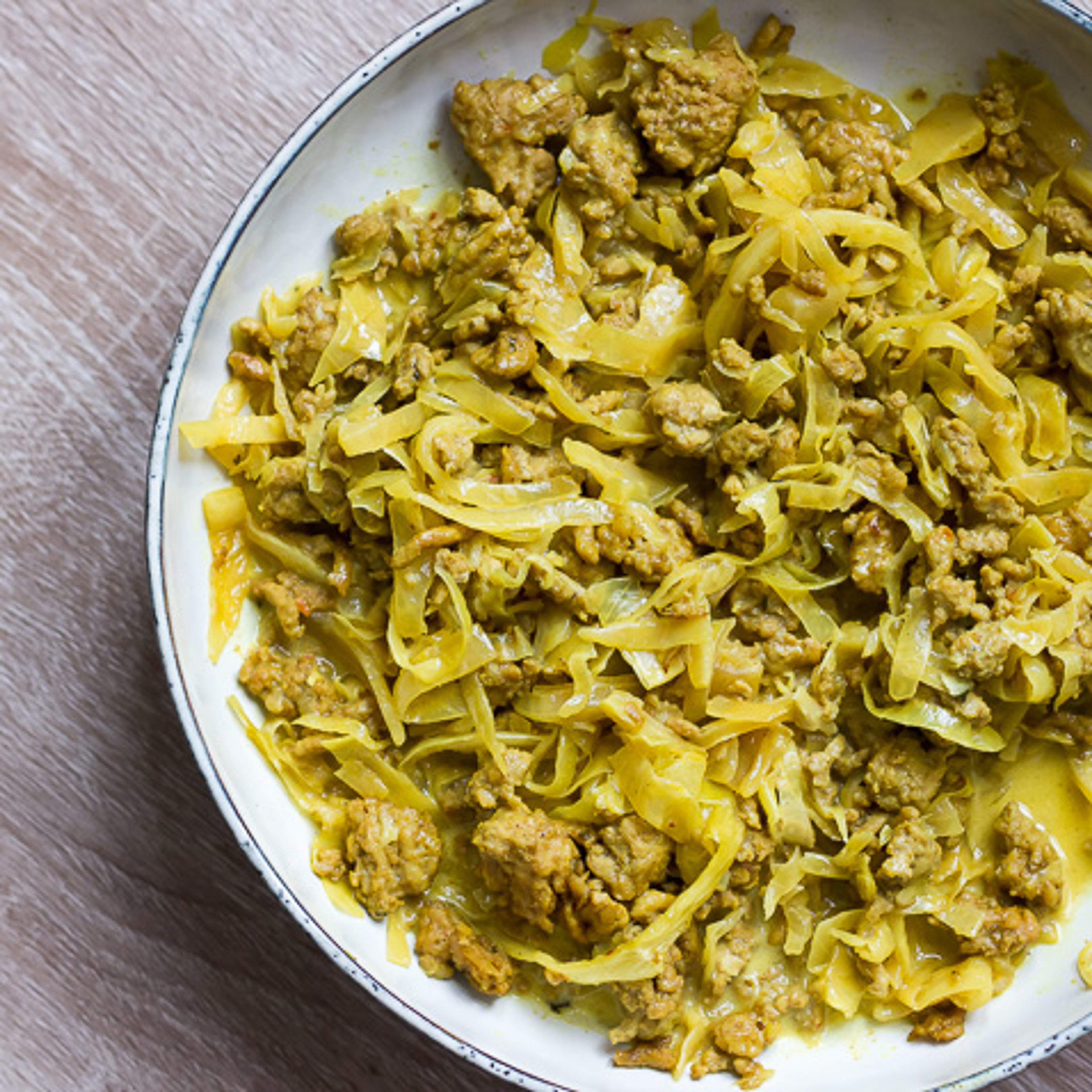 Krydret kylling med kål og karry