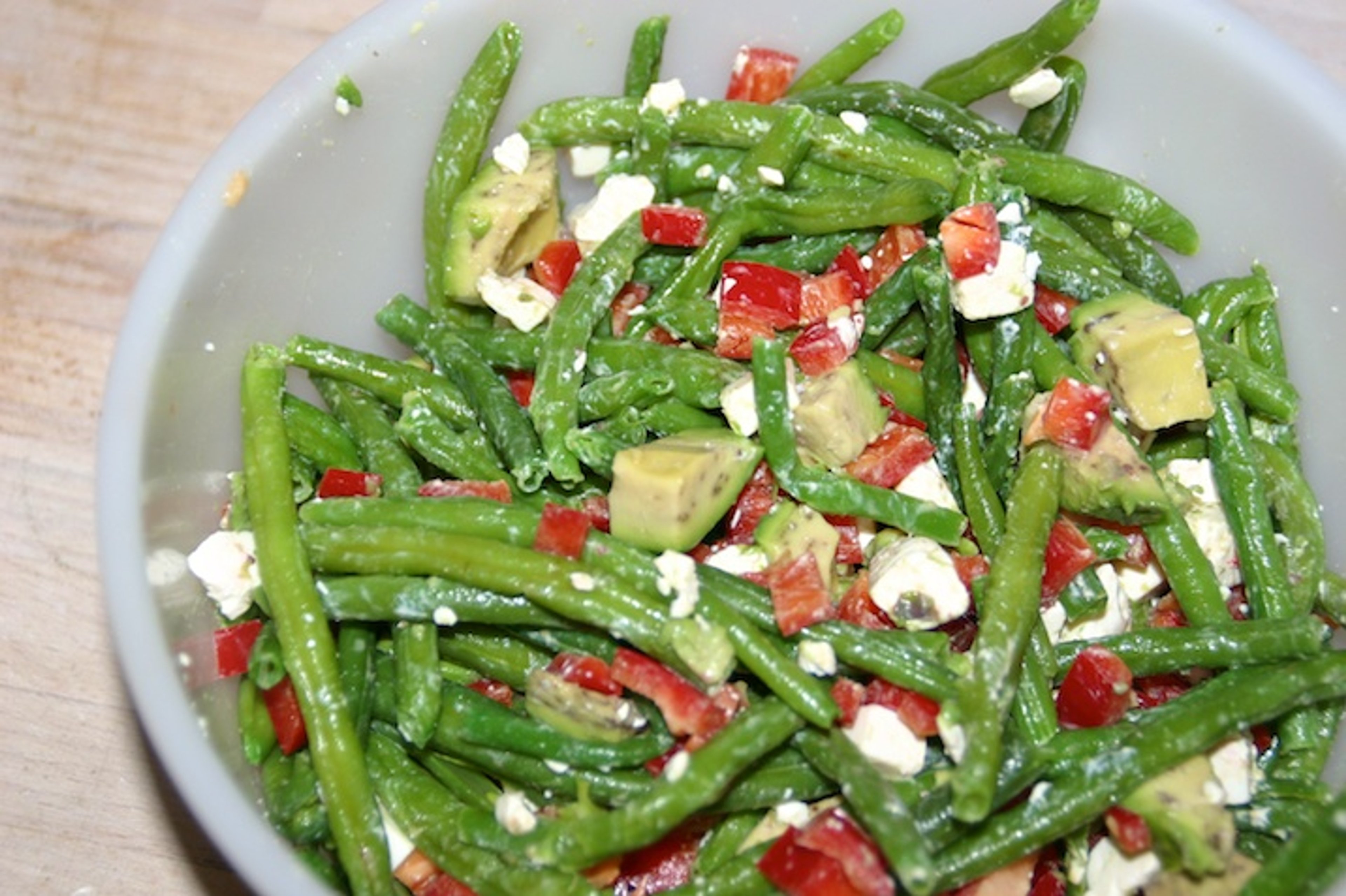 Bønnesalat med feta og avocado