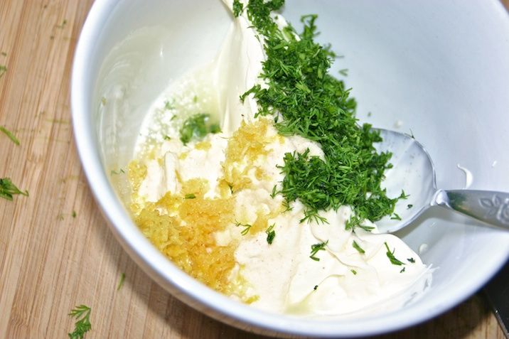 Laks med asparges, spinat og citroncreme