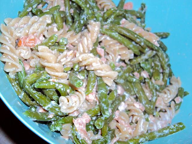 Cremede bønner med laks og pasta