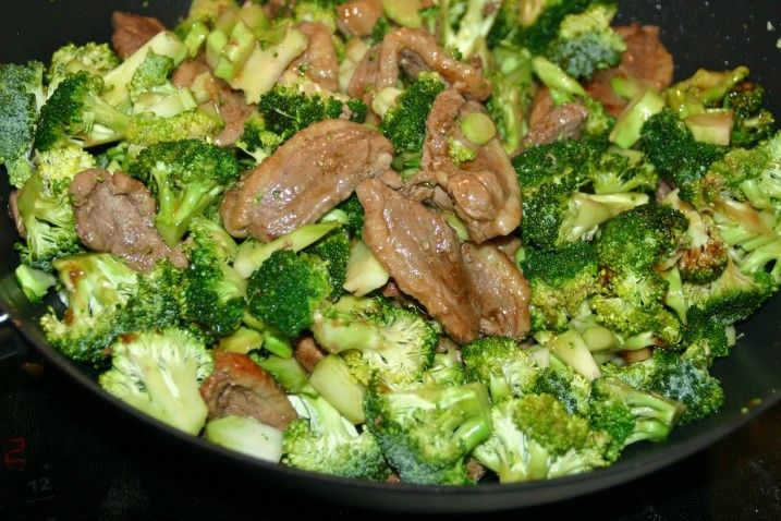 Lynstegt and med nudler og broccoli