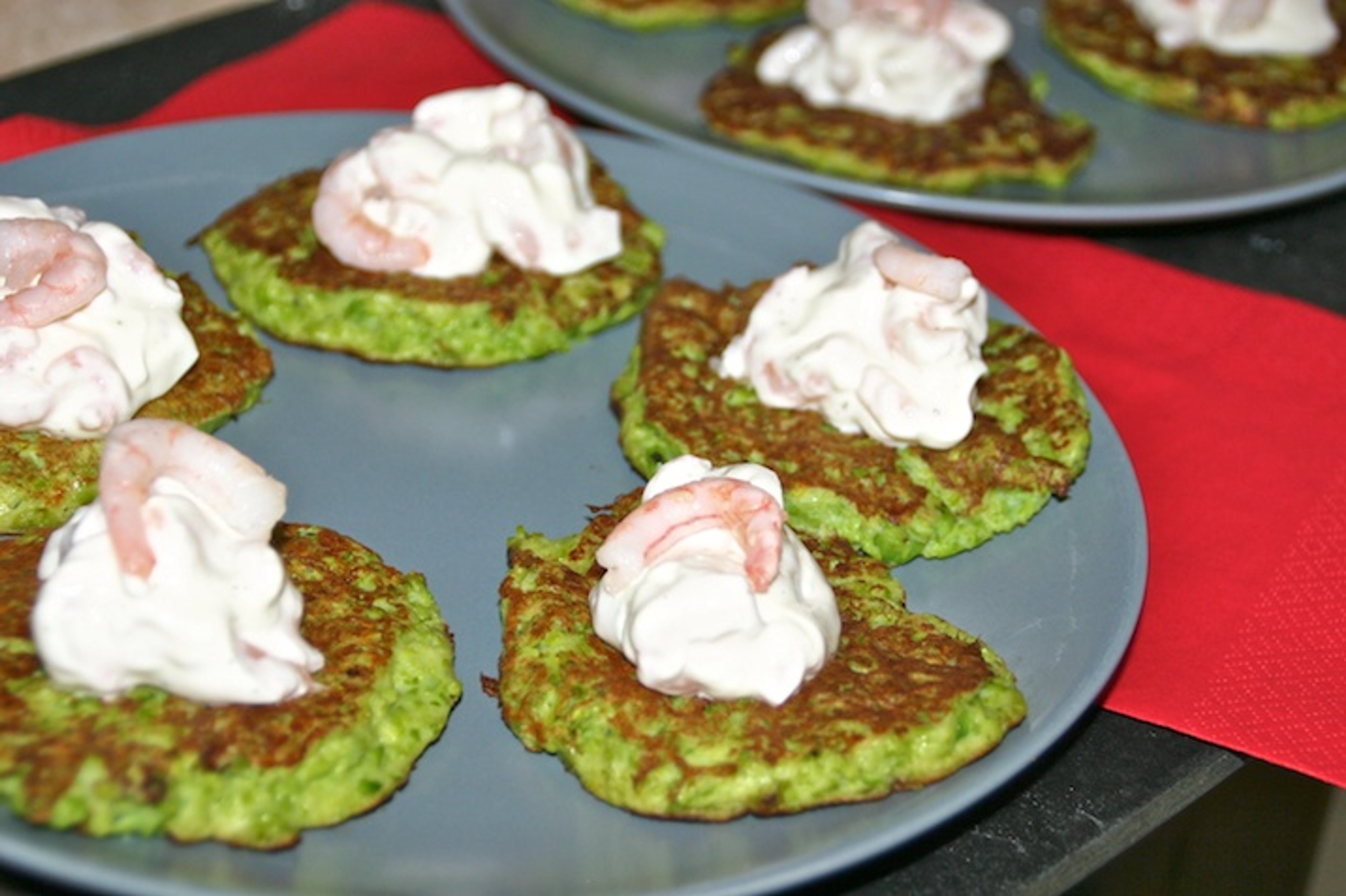 Ærtepandekager med skyr og rejer