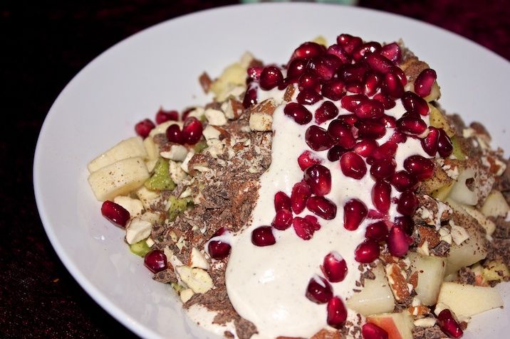 Bland-selv frugtsalat med råcreme