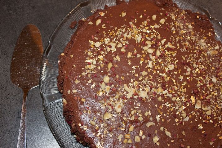 Gateau Marcel med hindbærsirup og hasselnøddeknas