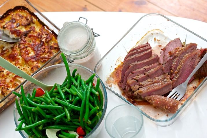 Intervalstegt culottesteg (med flødeblomkål og bønnesalat)