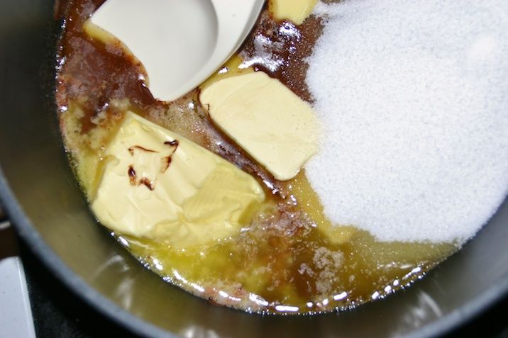 Chokoladekage uden mel - smeltning