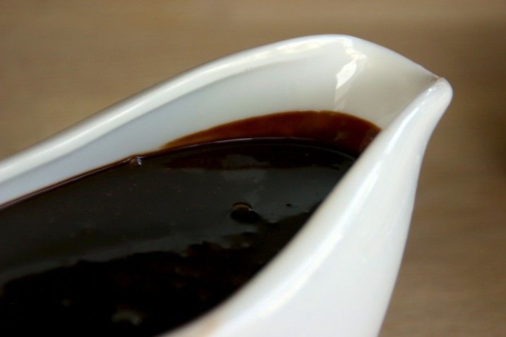 Pandekager med hjemmelavet chokoladesauce