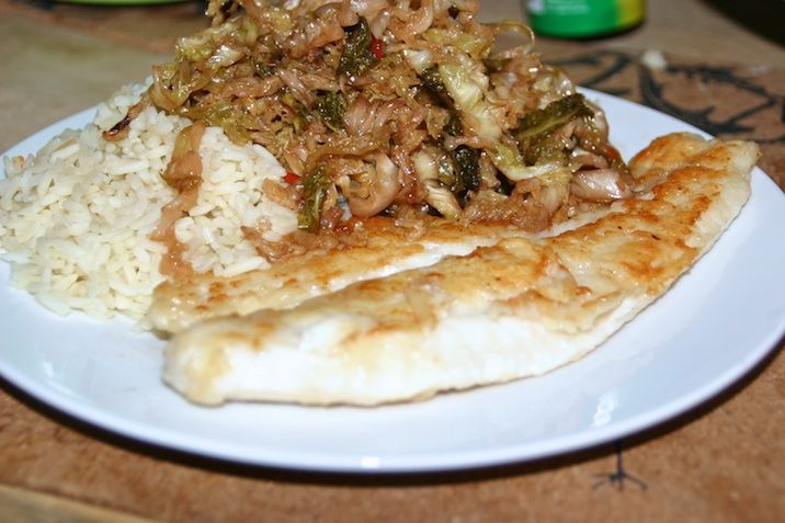 Sur-sød savoykål med fisk og ris