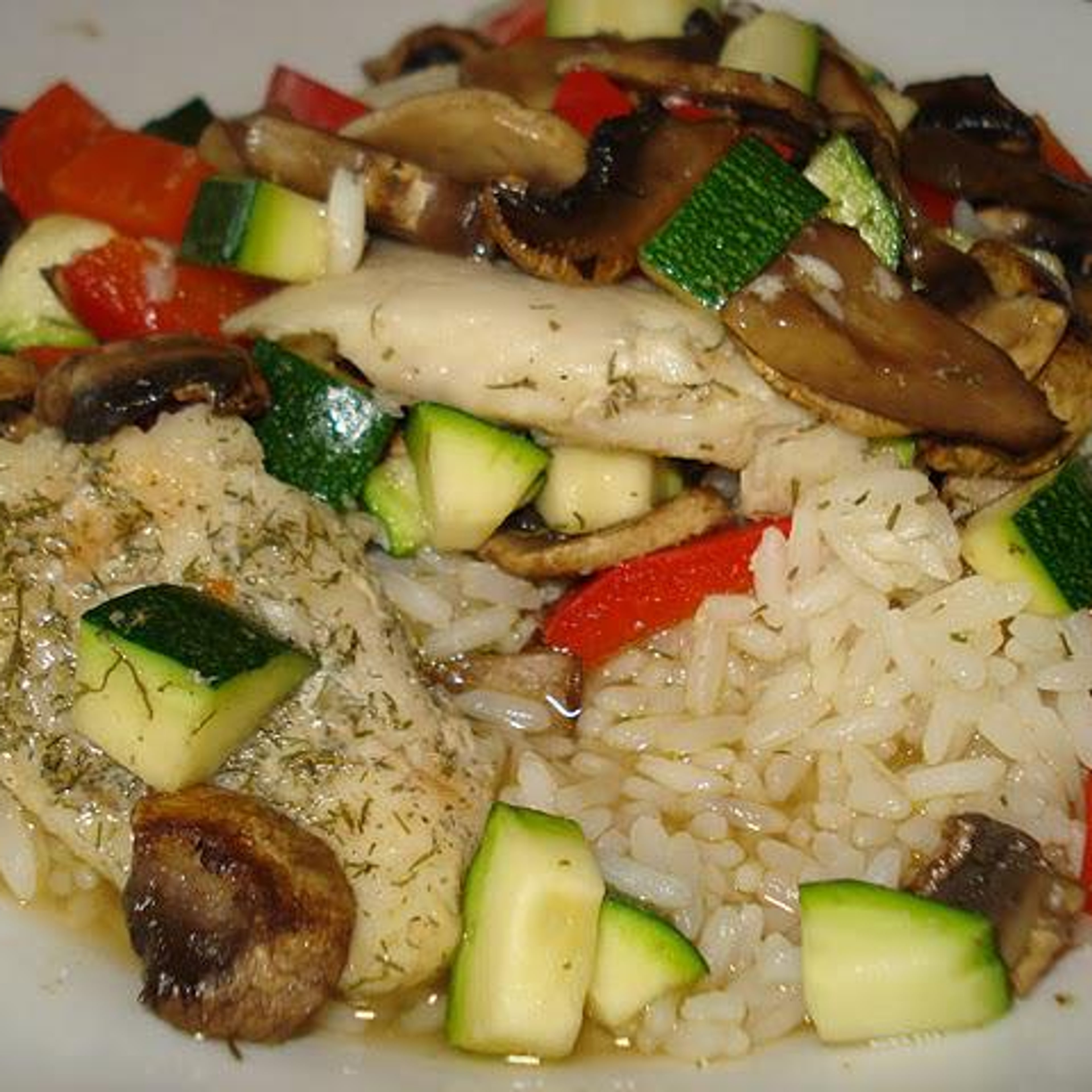 Pangasius og grønsager i bouillon med ris