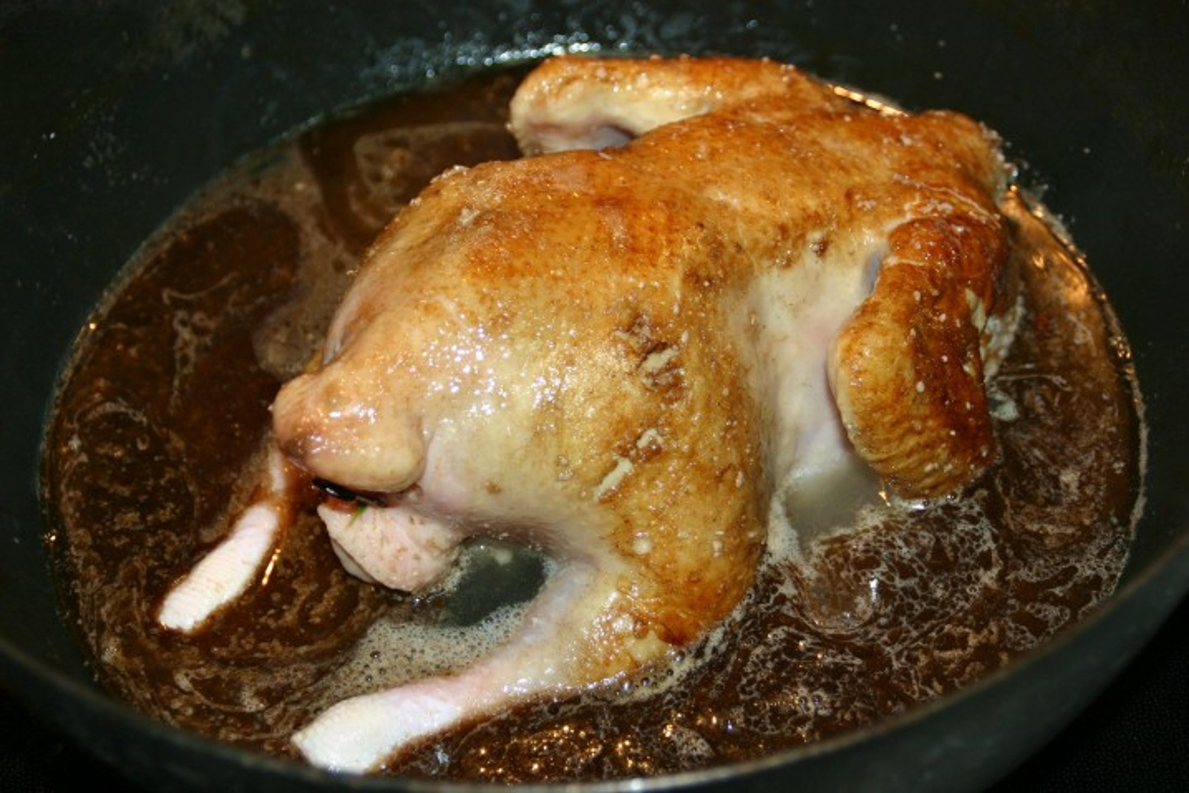 Gammeldags grydekylling med kartofler, gulerødder og skysauce