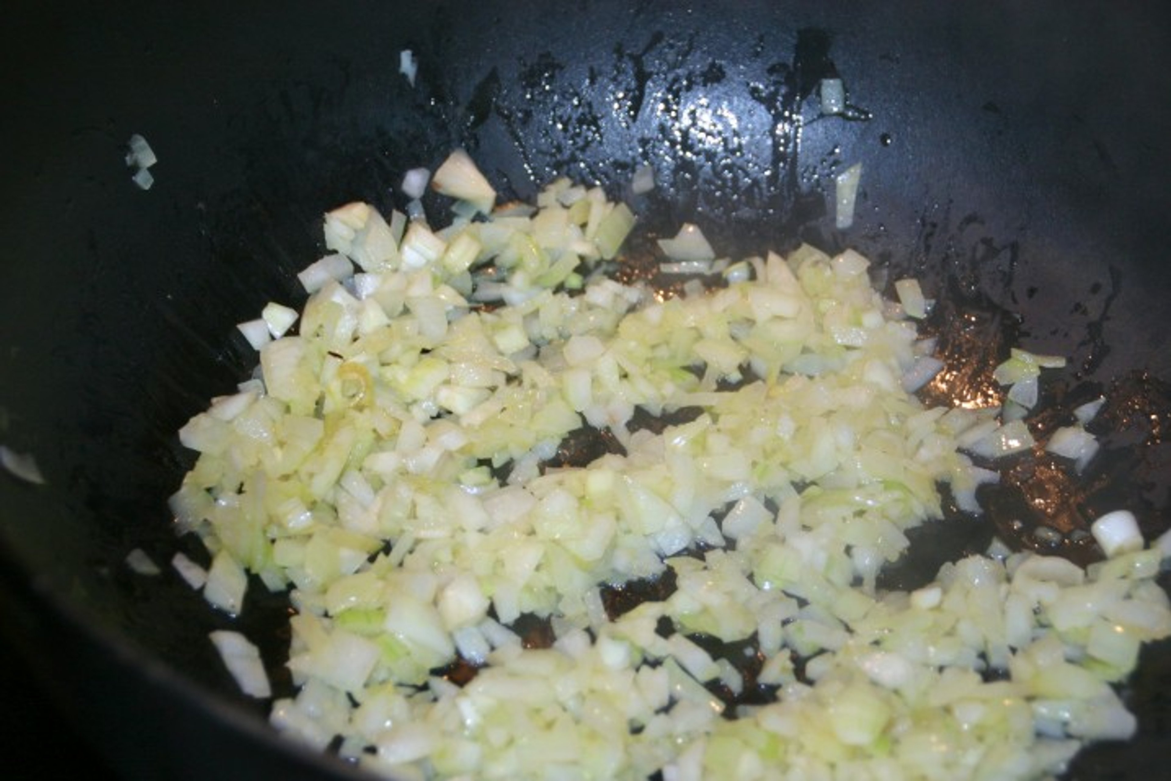 Kylling i peanutbuttersauce med rødkålssalat