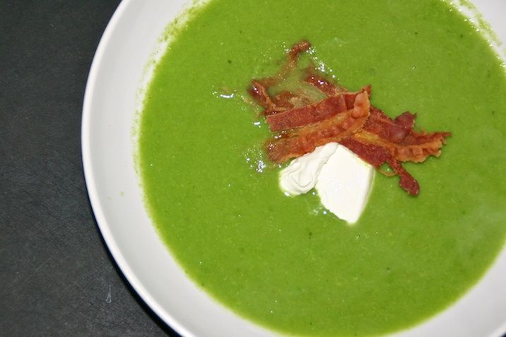 Ærtesuppe med bacon og creme fraiche