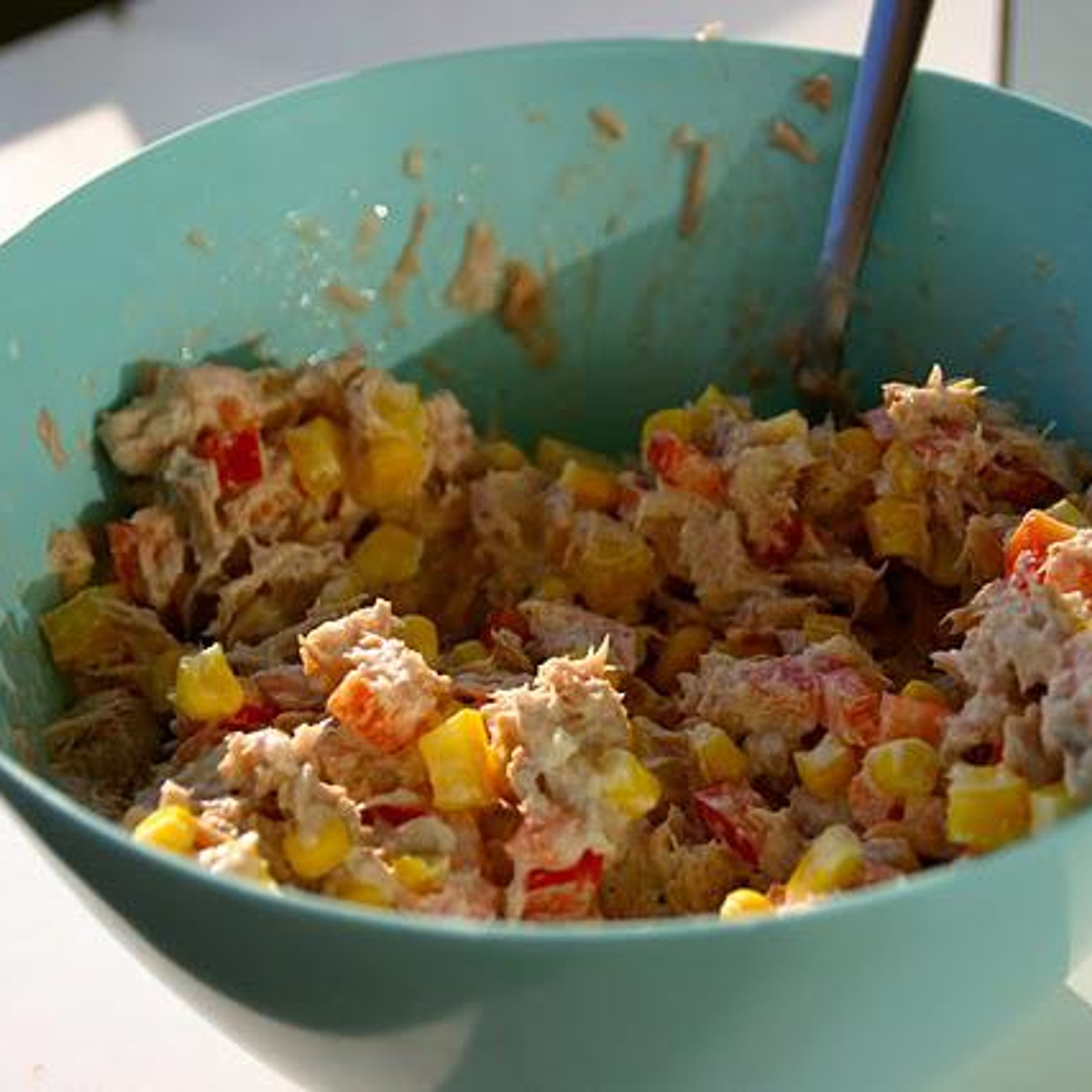 Tunsalat med majs og rød peber