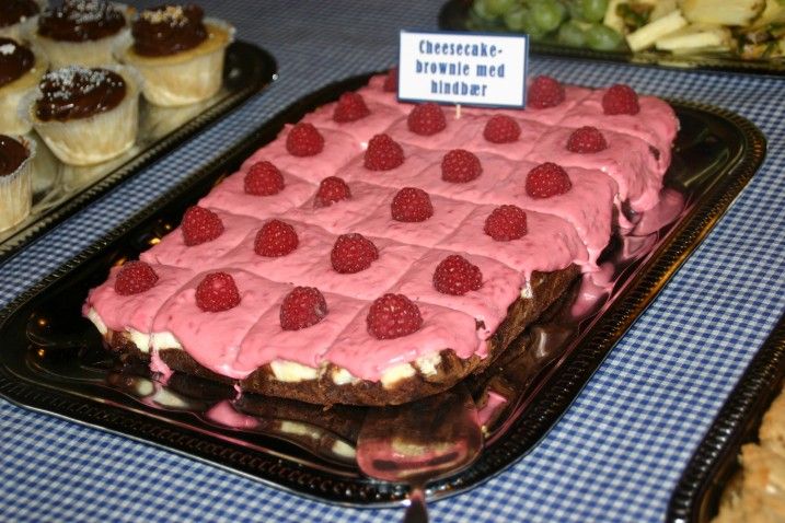 Cheesecake-brownie med hindbær