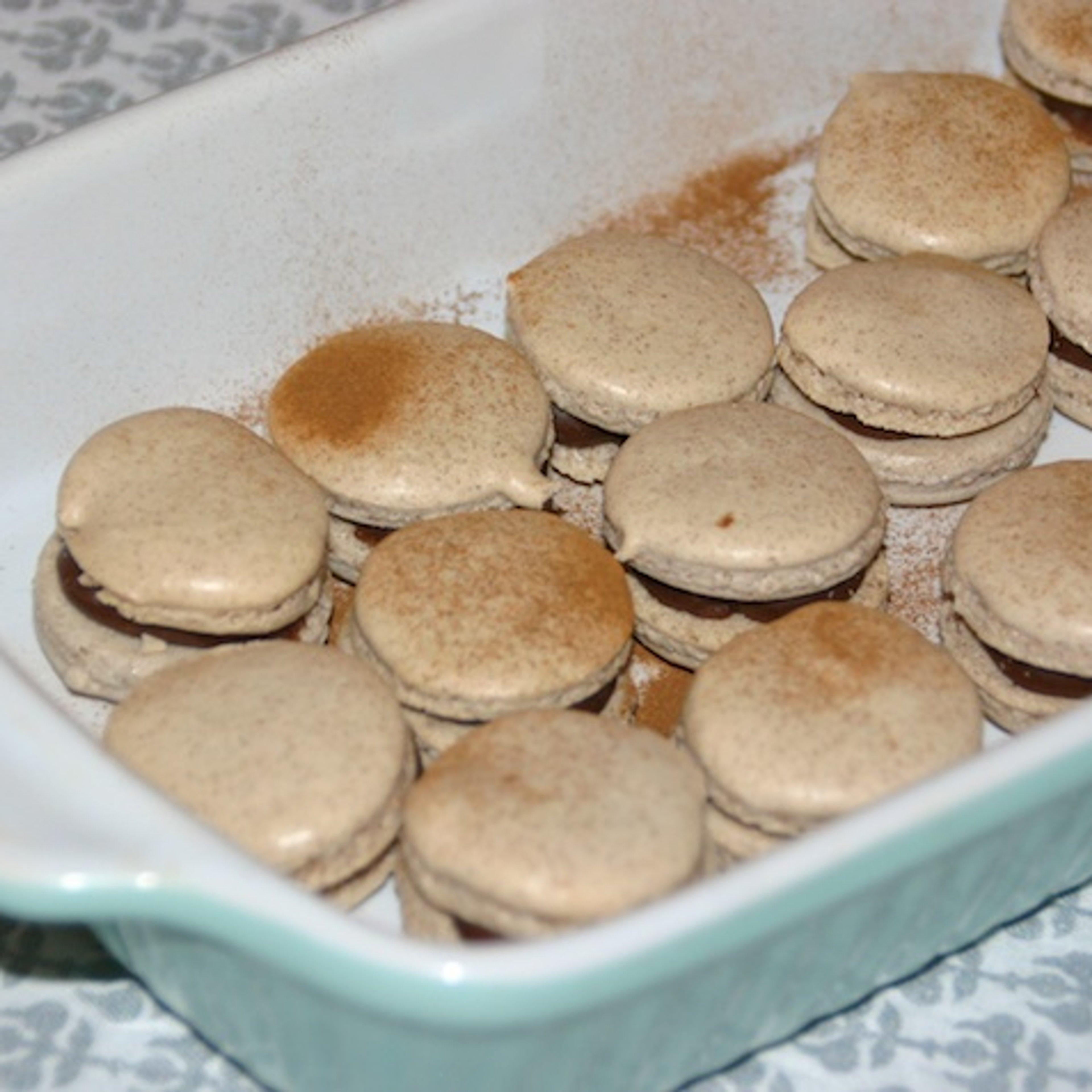 Macarons med chokolade og kanel