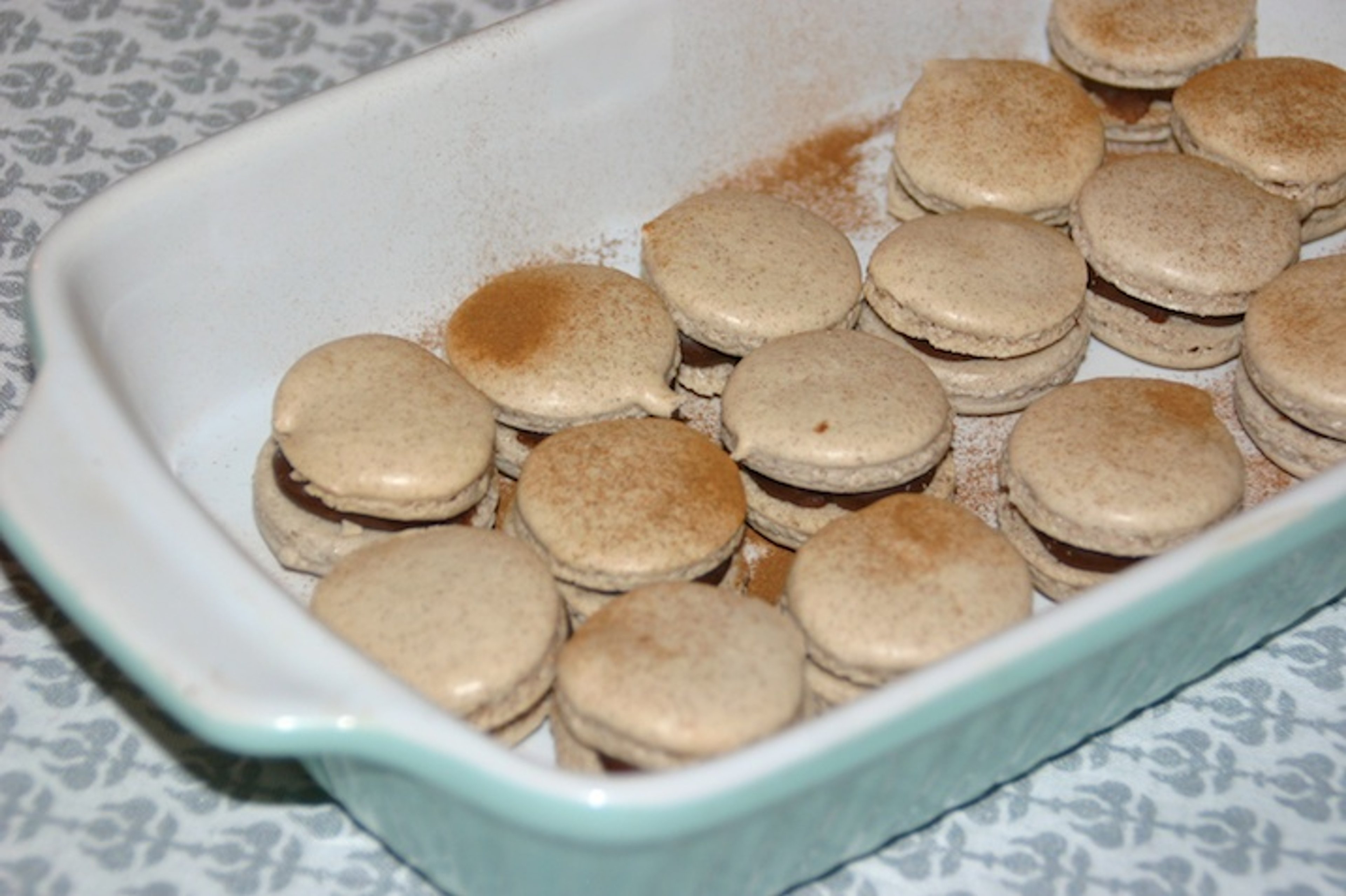 Macarons med chokolade og kanel