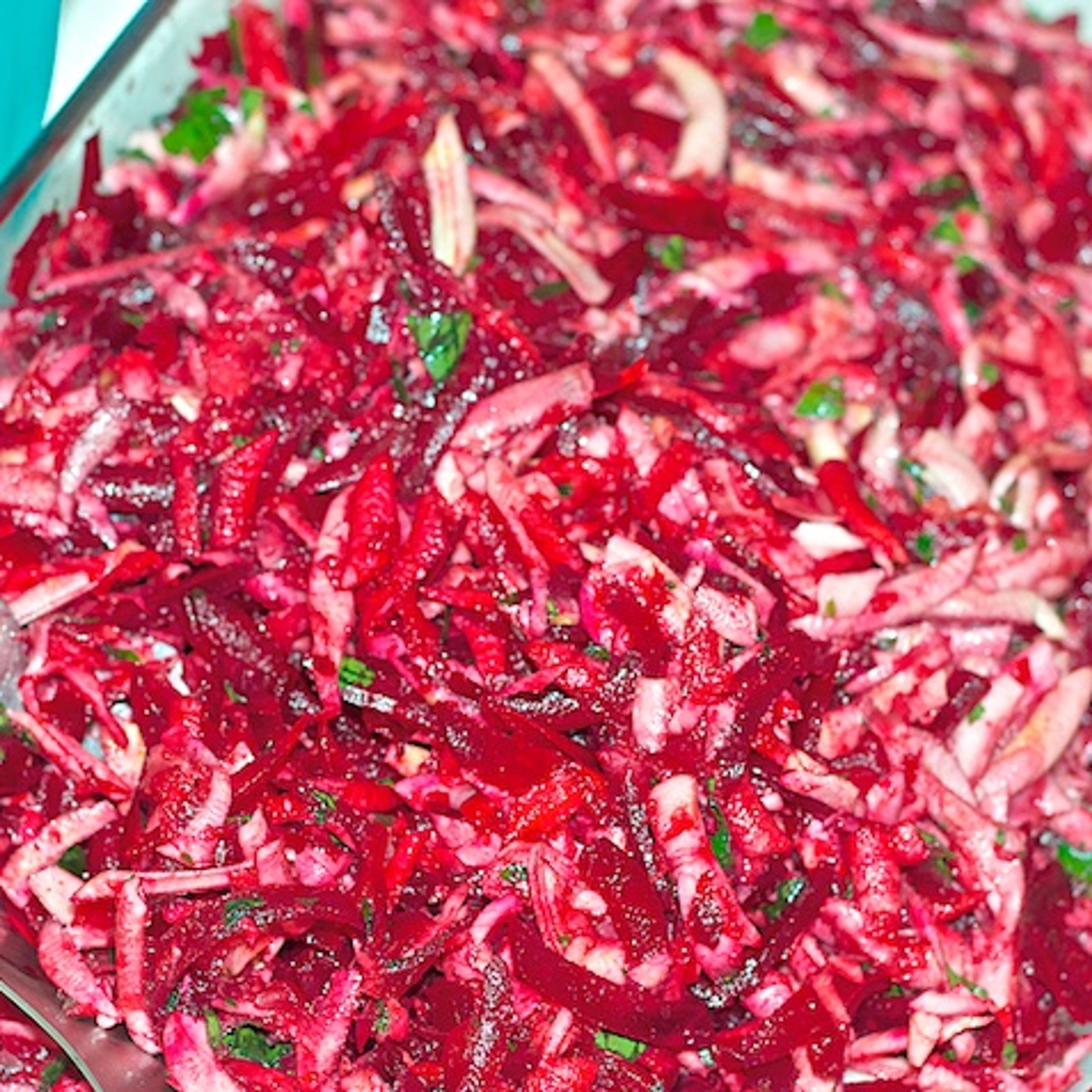 Rød vinterråkost med knoldselleri, rødbede og æble