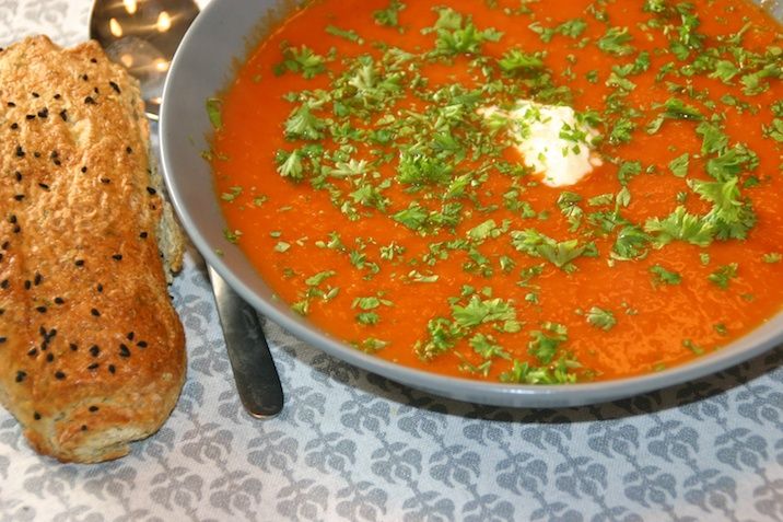 Tomatsuppe med kartoffel, gulerod og mascarpone