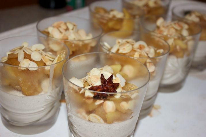 Panna cotta med krydrede æbler