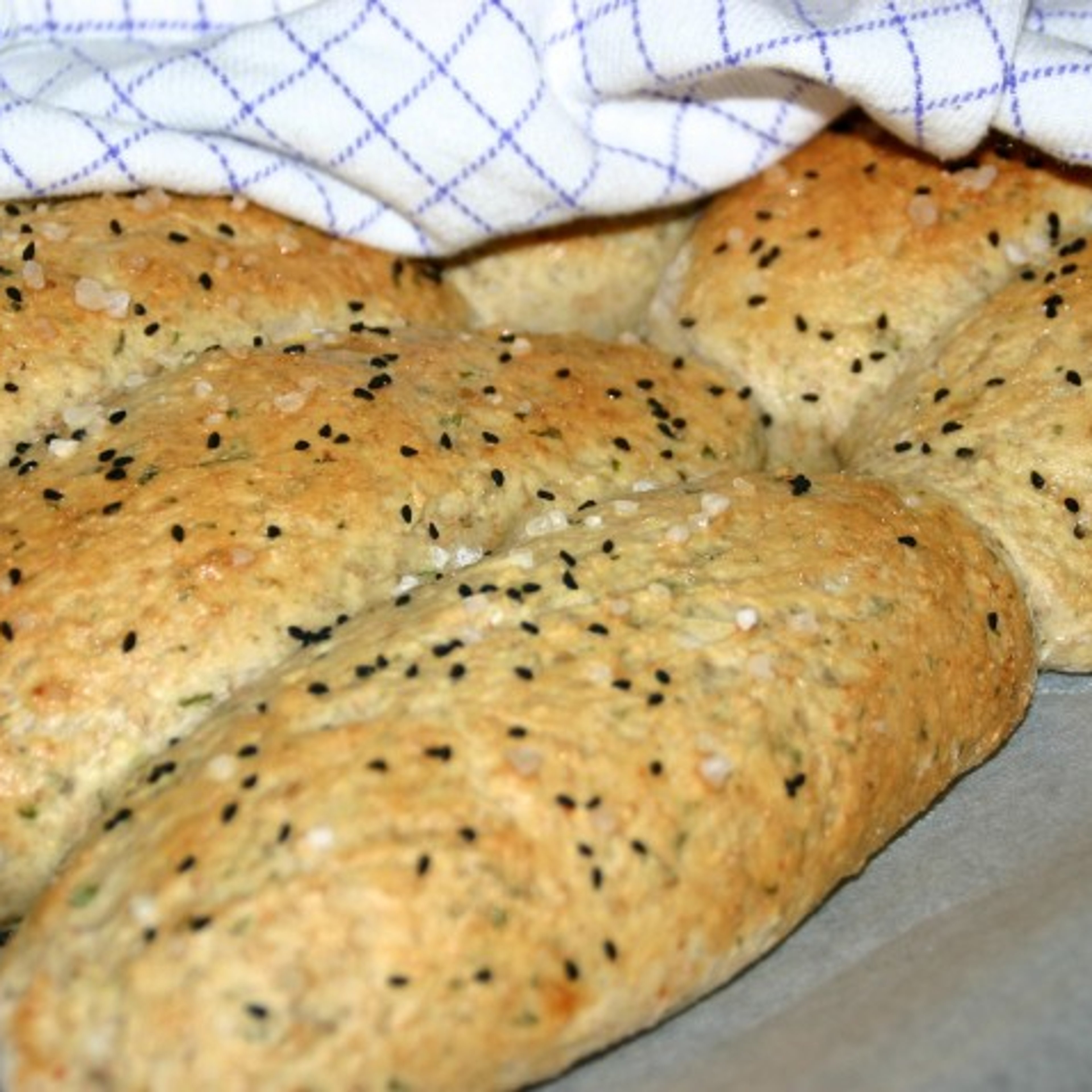 Groft madbrød med krydderurter