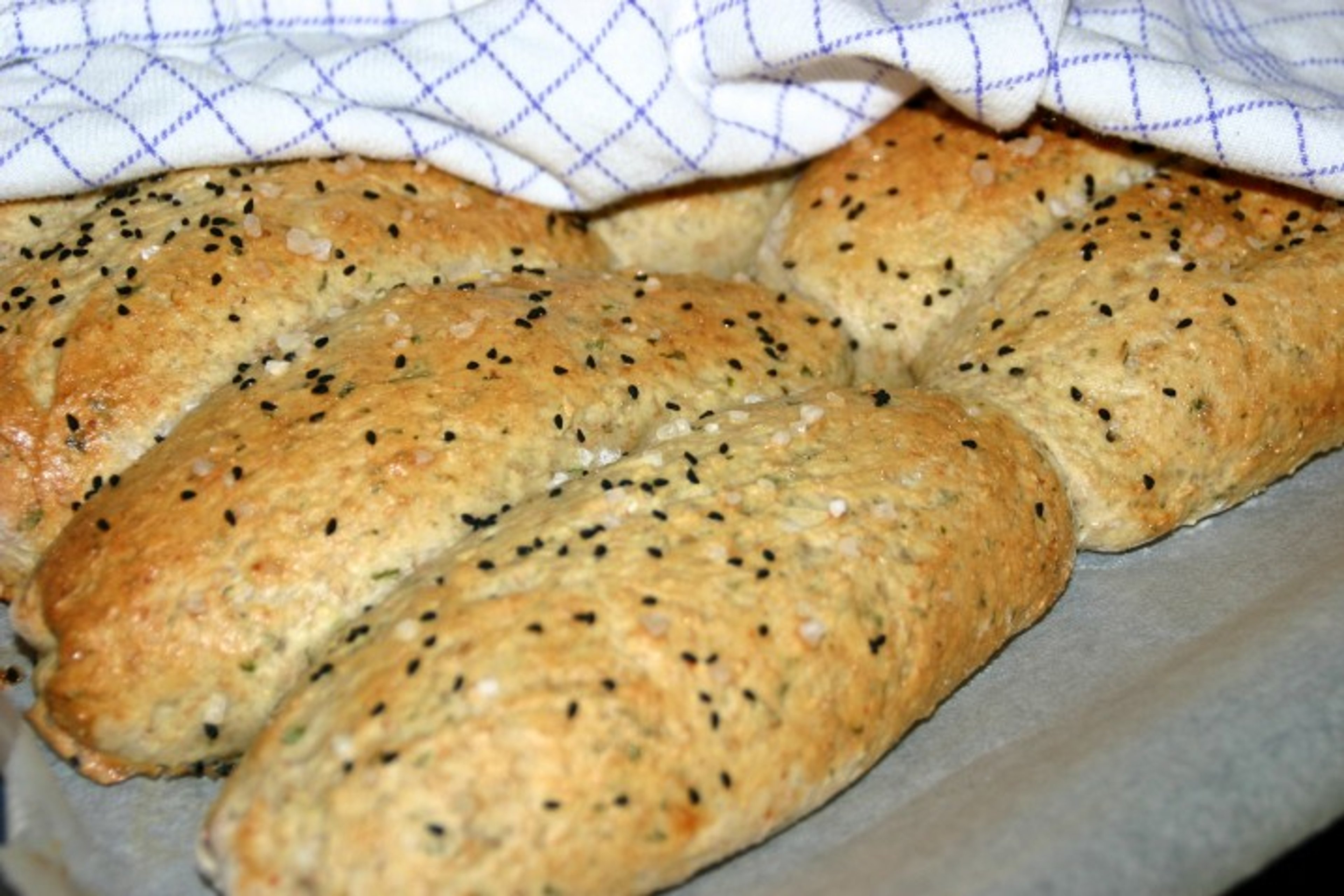 Groft madbrød med krydderurter