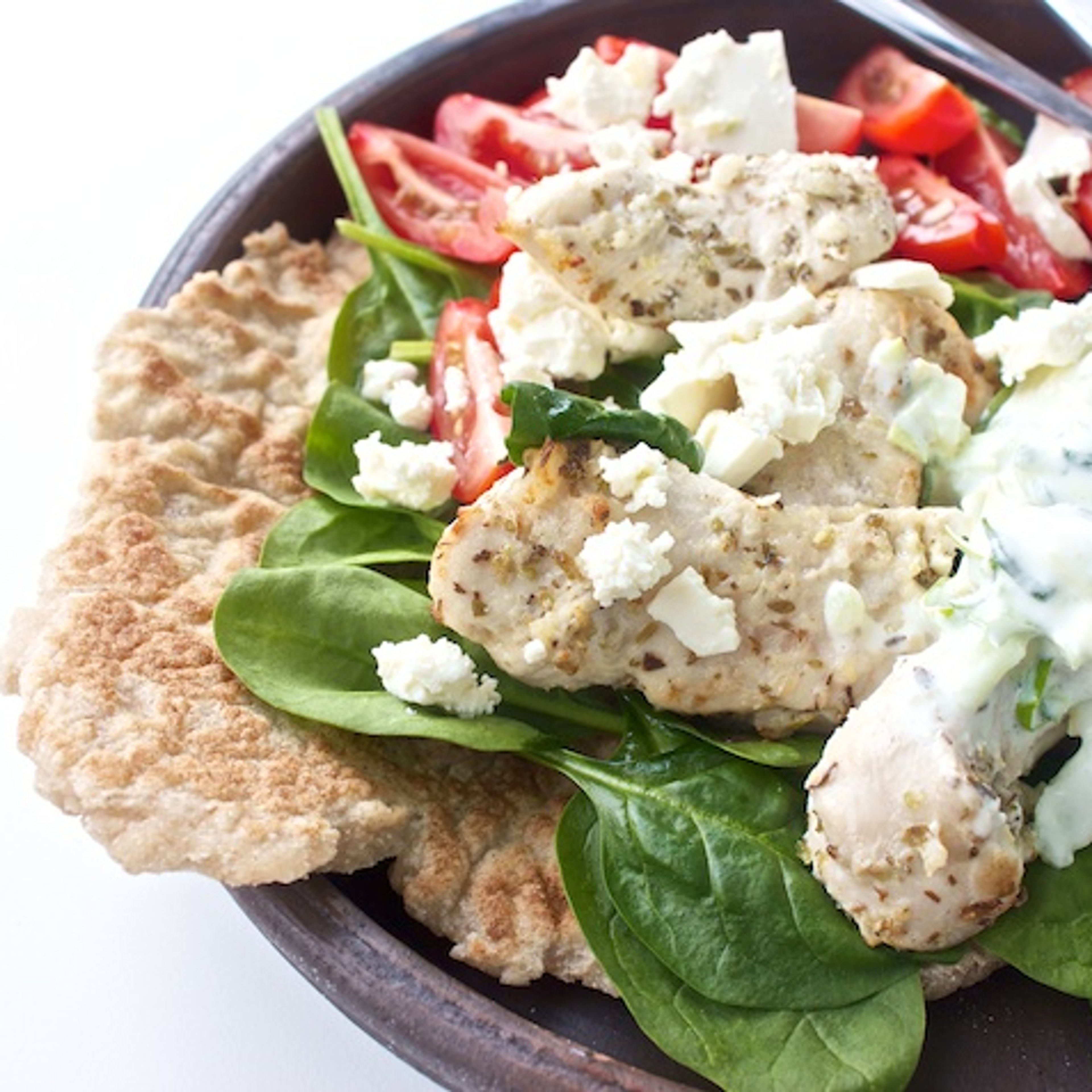 Græsk kylling, tzatziki med spidskål og fladbrød