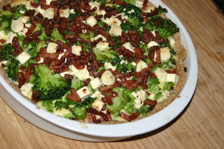 Broccolitærte med bacon og feta