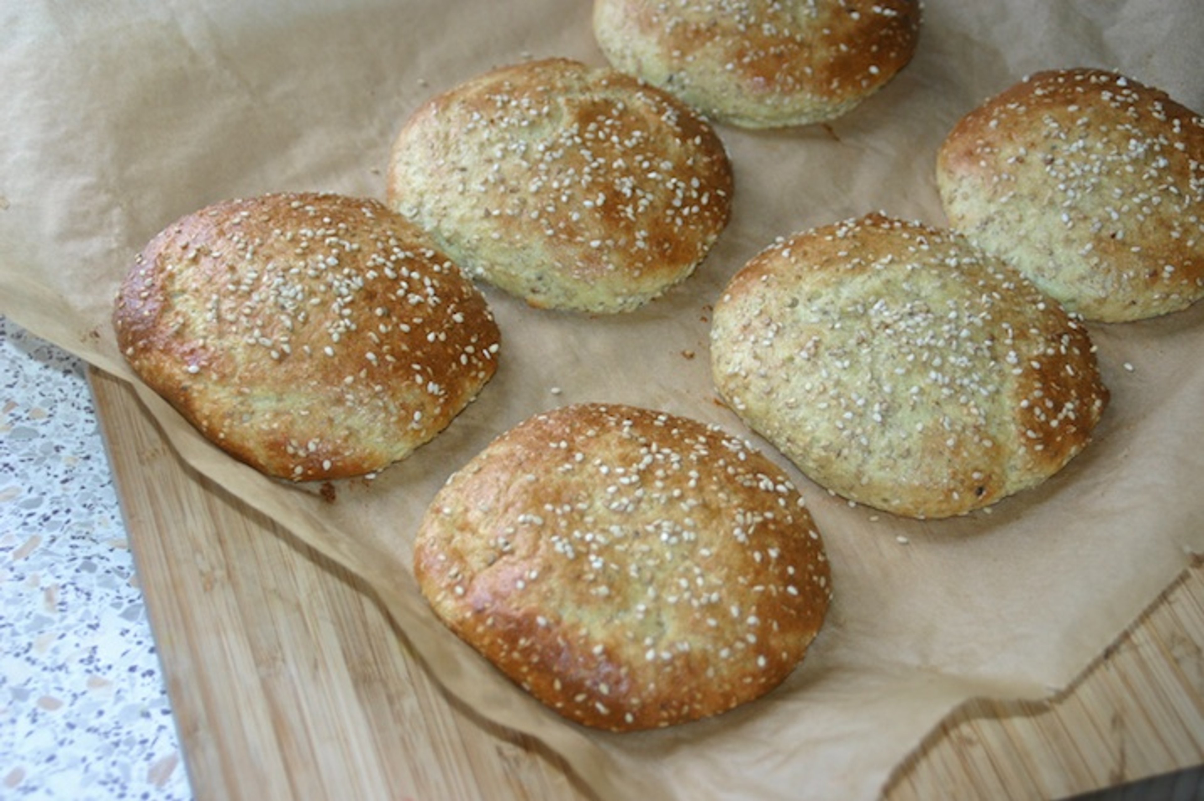 Burgerboller med sesam