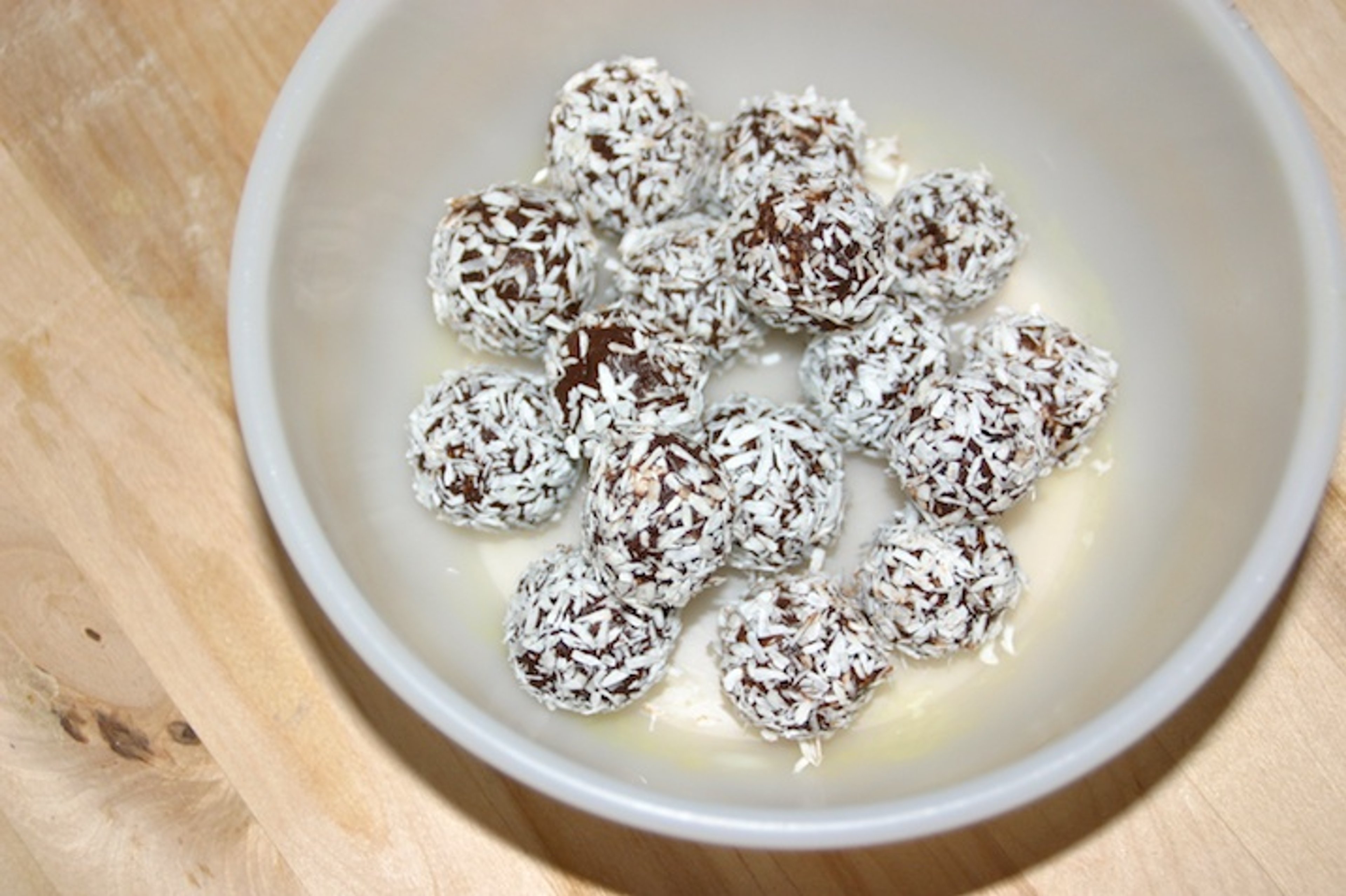 Choko-daddelkugler, færdige