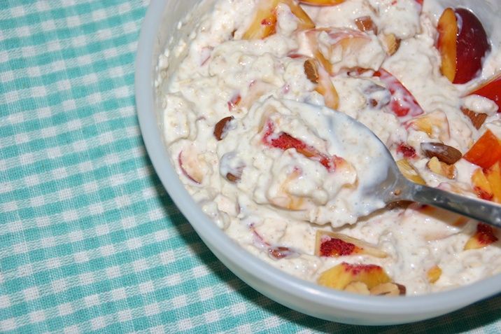 Køleskabshavregrød [med nektariner og mandler]